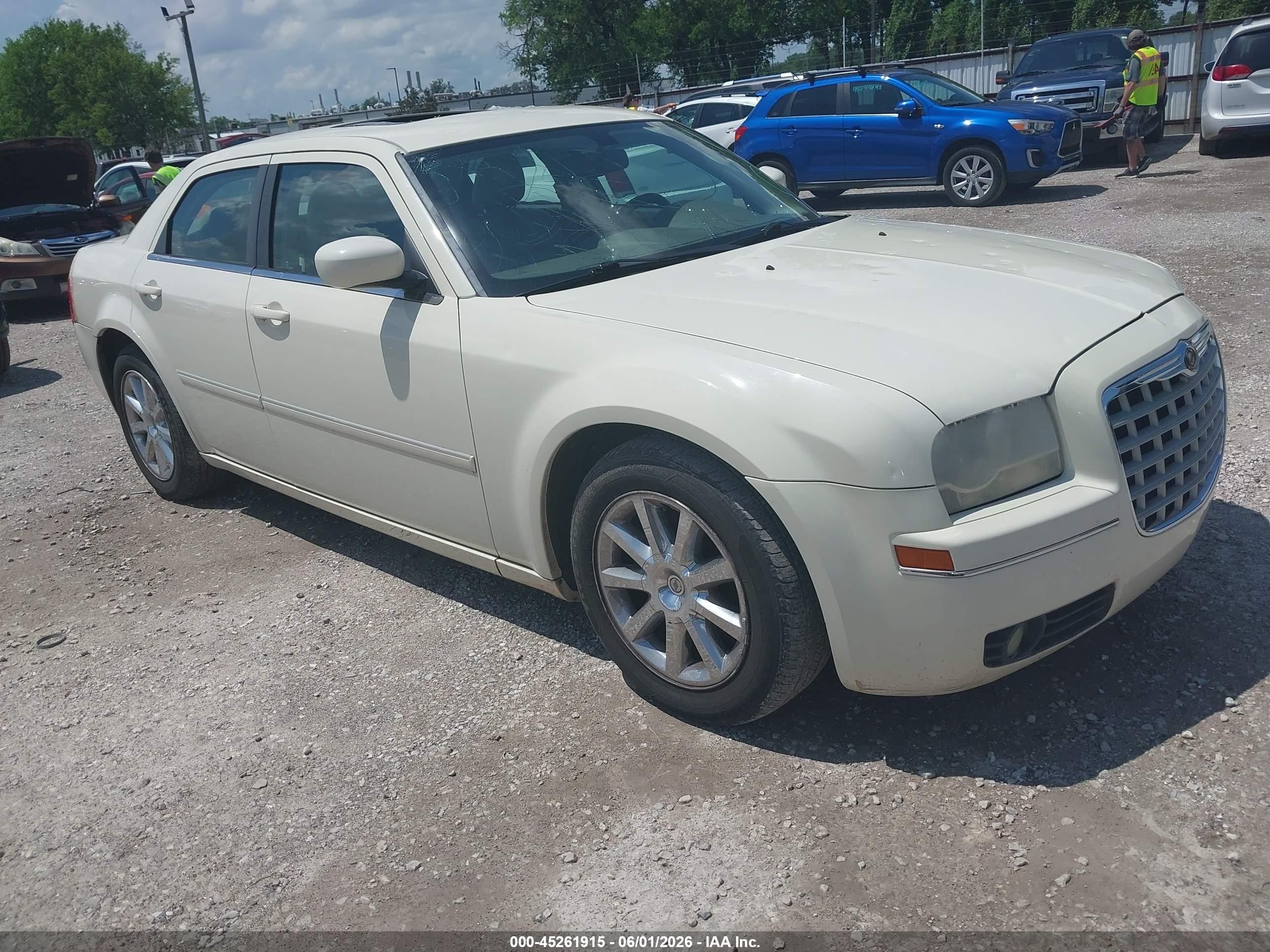 2007 Chrysler 300 Touring Кремовый vin: 2C3LA53G07H649193