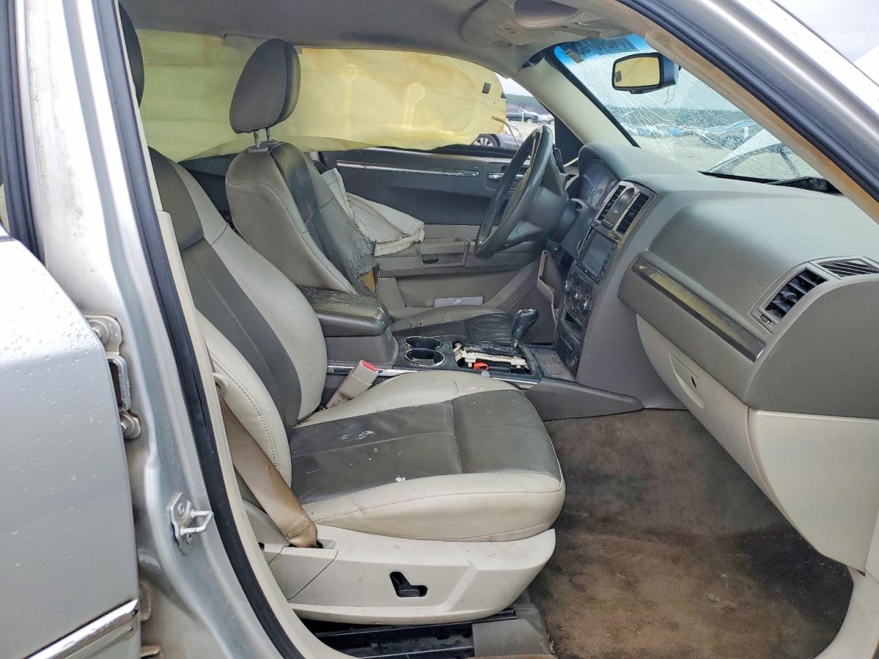2008 Chrysler 300 Touring Silver vin: 2C3LA53G28H165317