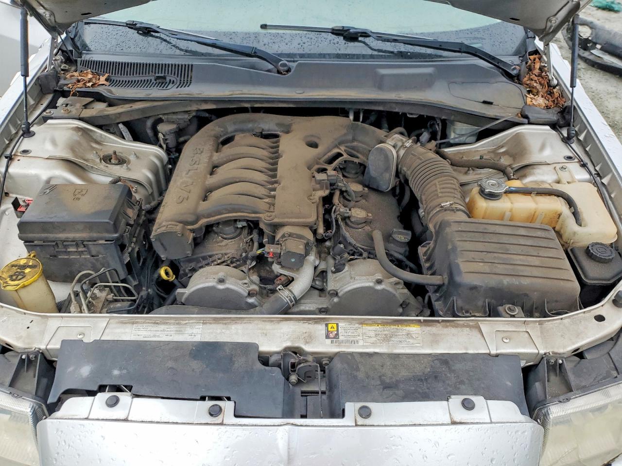 2008 Chrysler 300 Touring Silver vin: 2C3LA53G28H165317