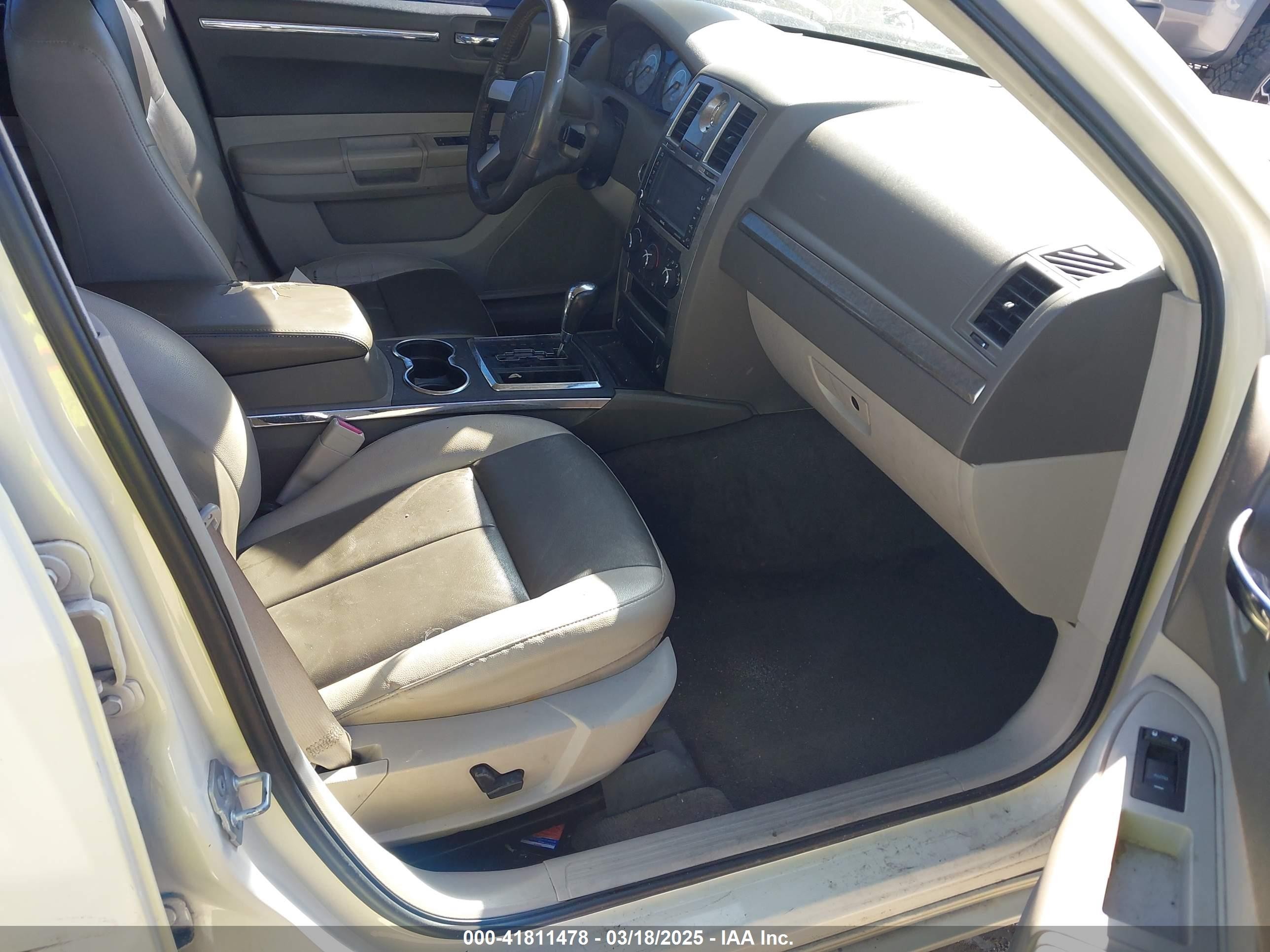 2008 Chrysler 300 Touring White vin: 2C3LA53G28H238380