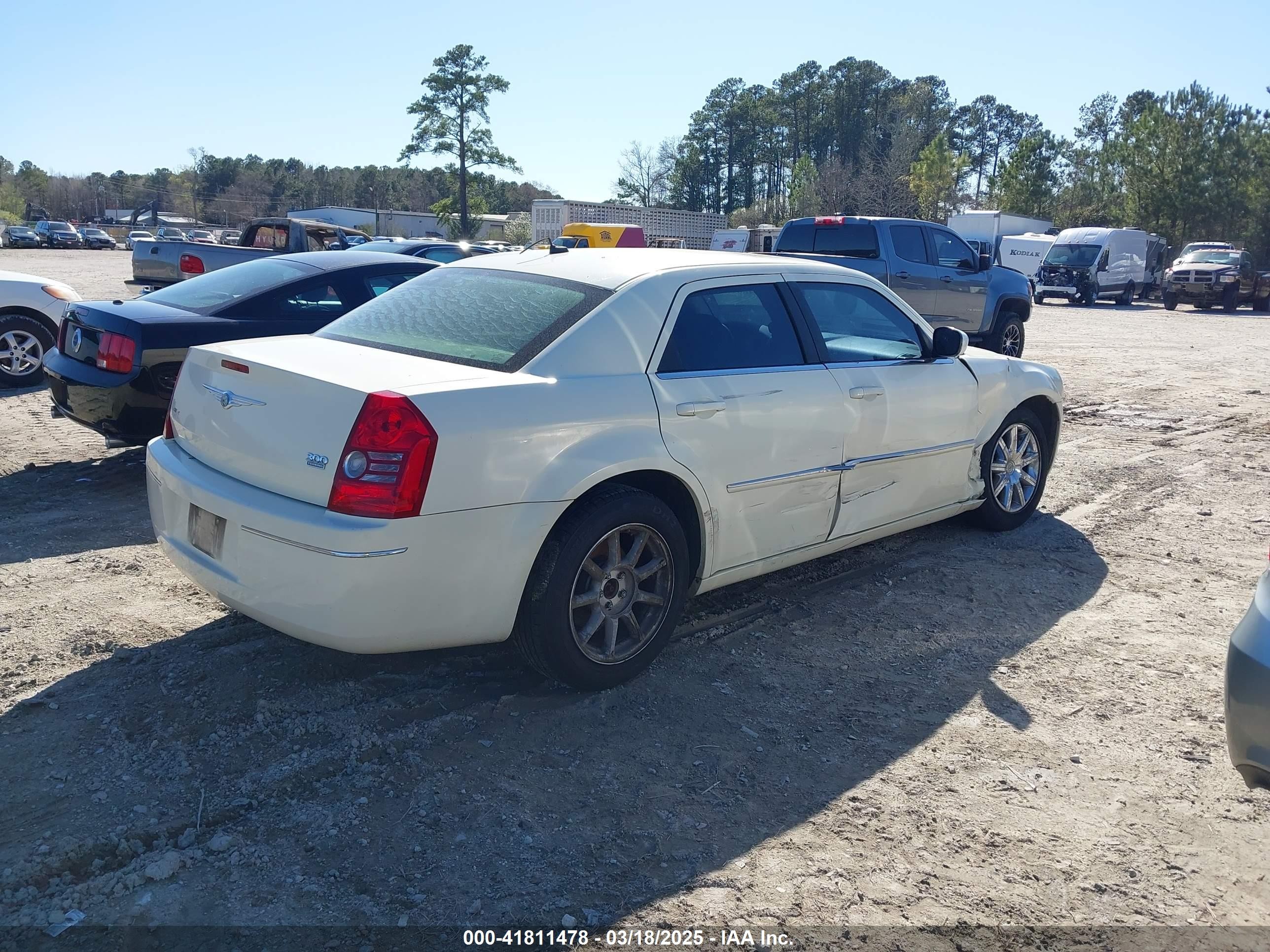 2008 Chrysler 300 Touring White vin: 2C3LA53G28H238380