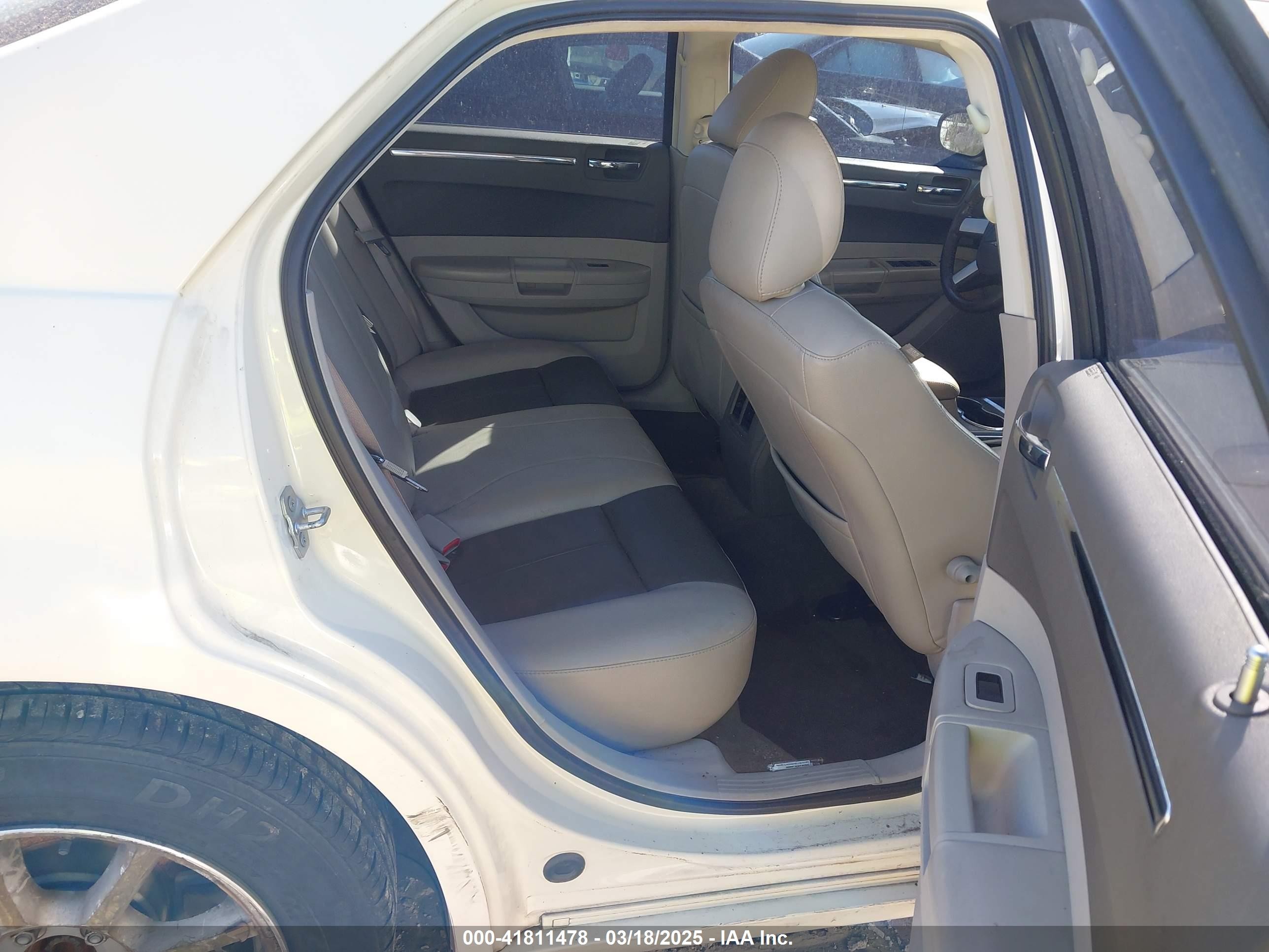 2008 Chrysler 300 Touring White vin: 2C3LA53G28H238380