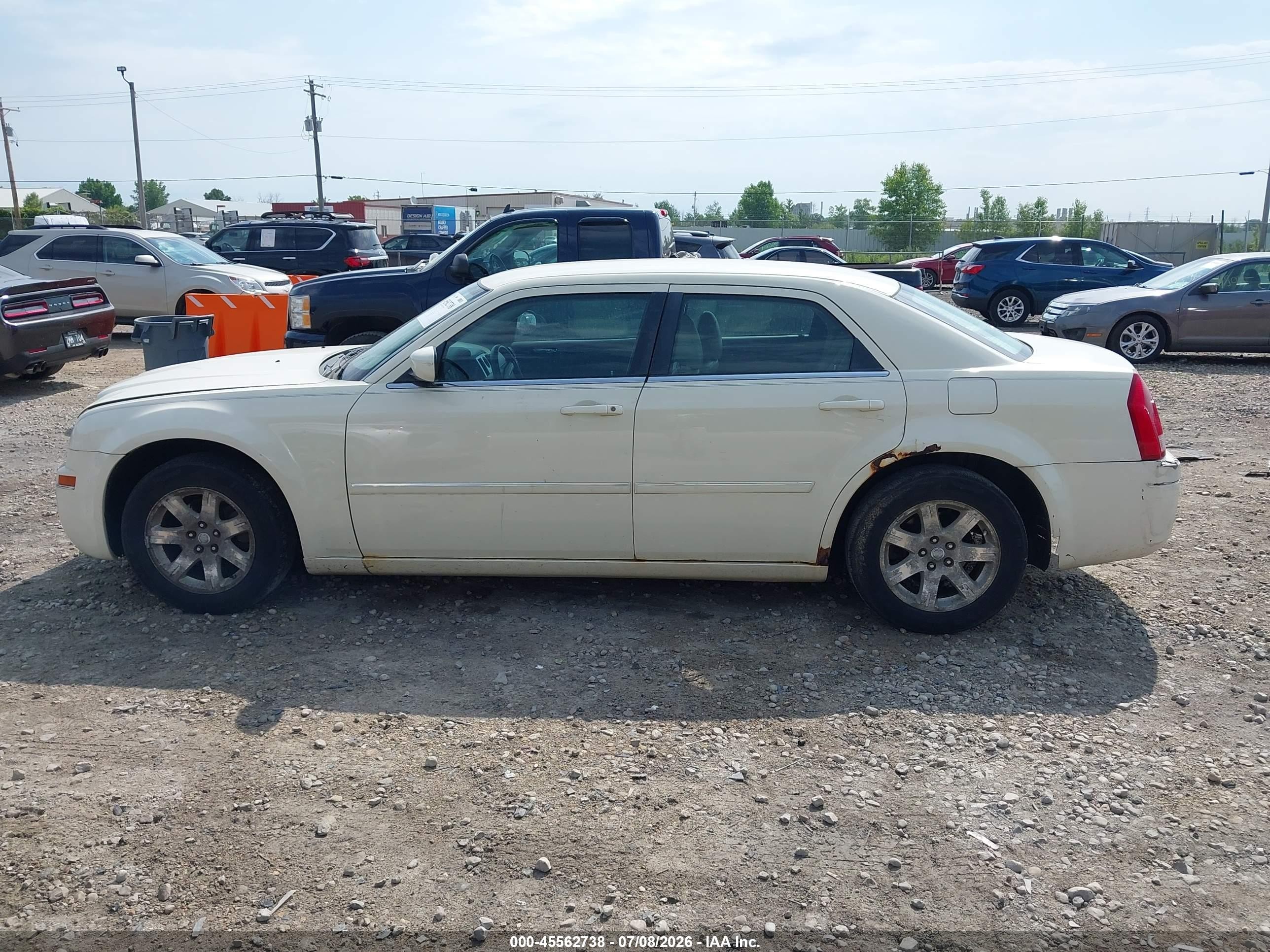 2007 Chrysler 300 Touring White vin: 2C3LA53G57H766607