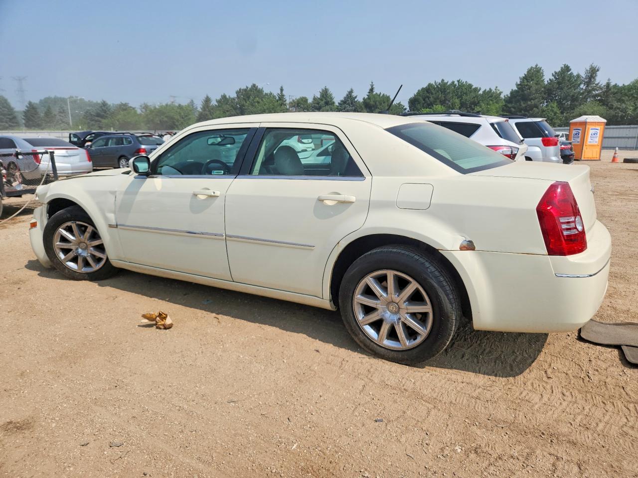 2008 Chrysler 300 Touring Бежевый vin: 2C3LA53G68H310861