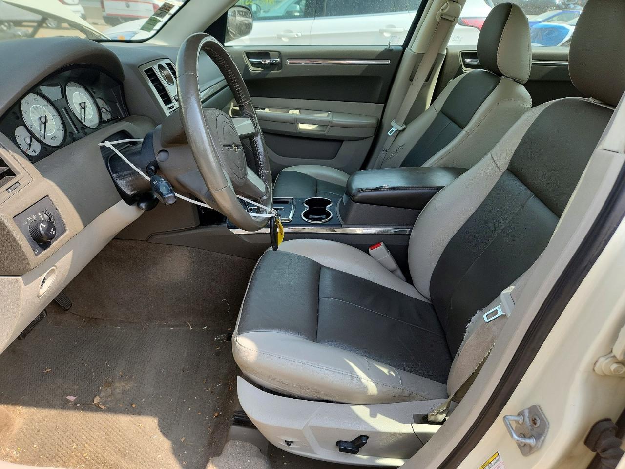 2008 Chrysler 300 Touring Бежевый vin: 2C3LA53G68H310861
