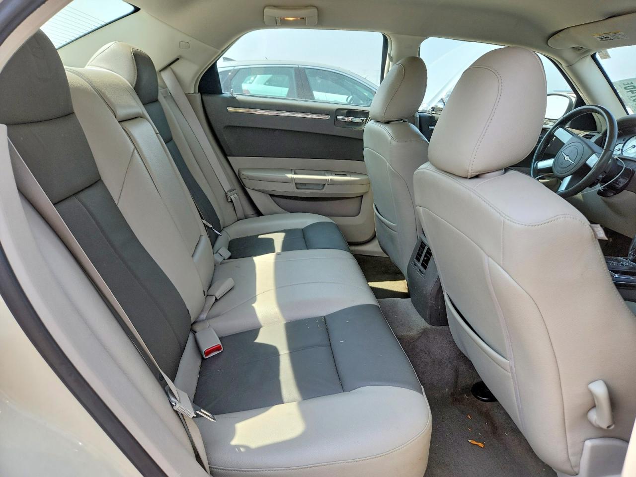 2008 Chrysler 300 Touring Бежевый vin: 2C3LA53G68H310861