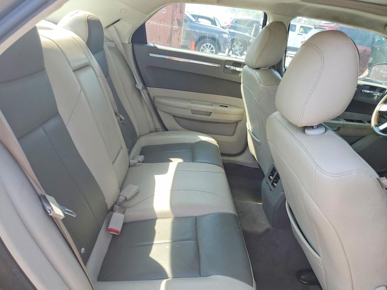 2008 Chrysler 300 Touring Желто-коричневый vin: 2C3LA53G88H223012