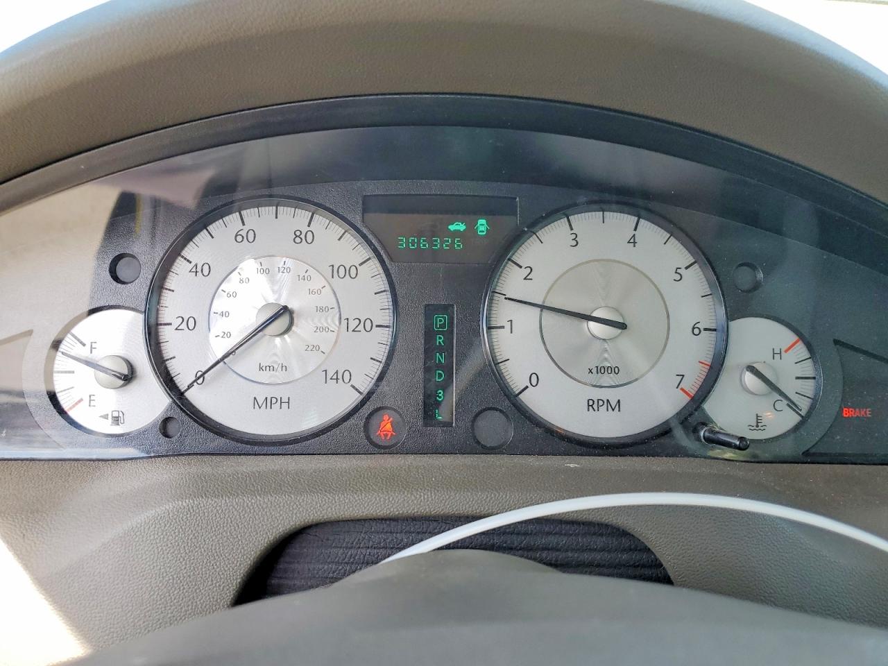 2008 Chrysler 300 Touring Коричневый vin: 2C3LA53GX8H165422