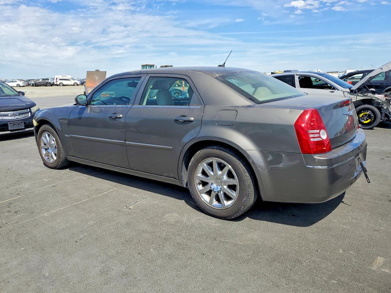 2008 Chrysler 300 Touring Коричневый vin: 2C3LA53GX8H165422
