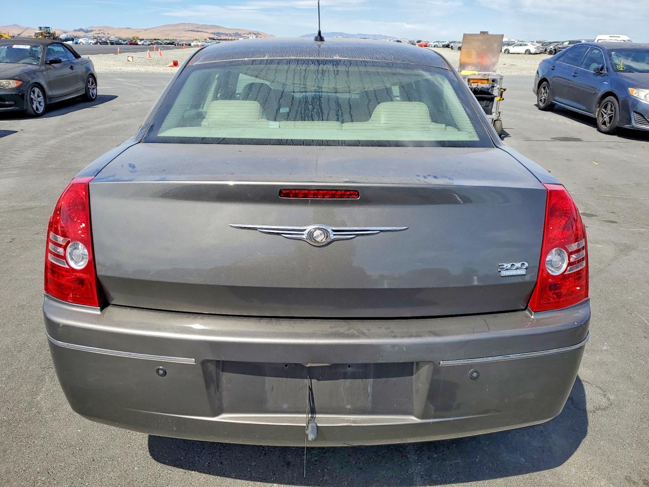 2008 Chrysler 300 Touring Коричневый vin: 2C3LA53GX8H165422