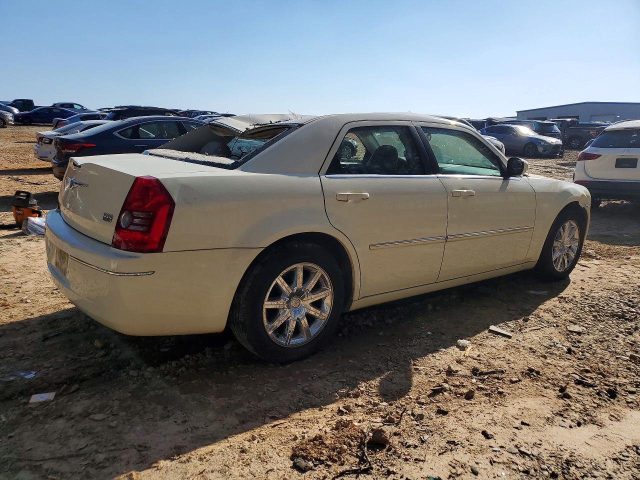 2008 Chrysler 300 Touring White vin: 2C3LA53GX8H223738