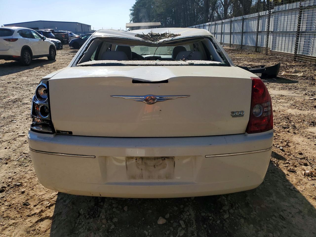 2008 Chrysler 300 Touring White vin: 2C3LA53GX8H223738
