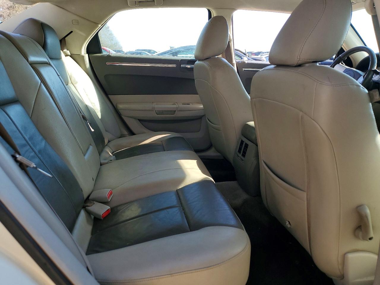 2008 Chrysler 300 Touring White vin: 2C3LA53GX8H223738