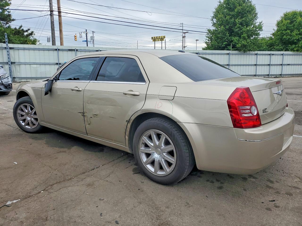 2009 Chrysler 300 Touring Tan vin: 2C3LA53V49H534548