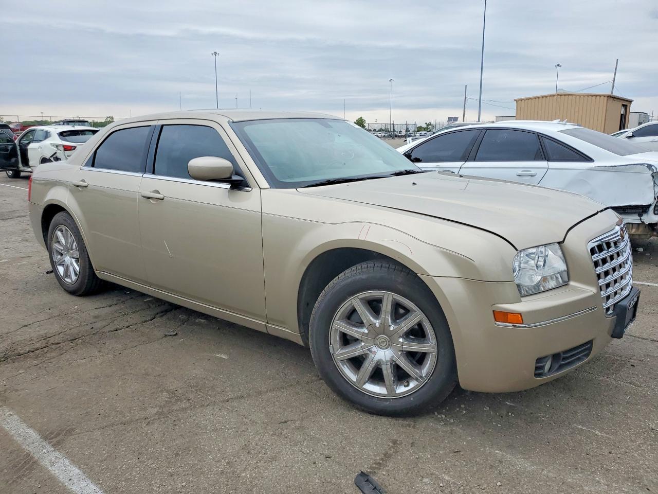 2009 Chrysler 300 Touring Tan vin: 2C3LA53V49H534548