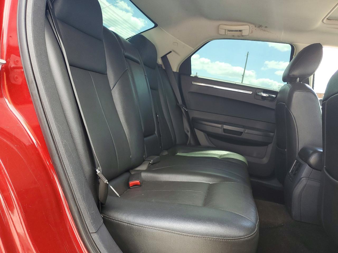 2009 Chrysler 300 Touring Red vin: 2C3LA53V99H555699
