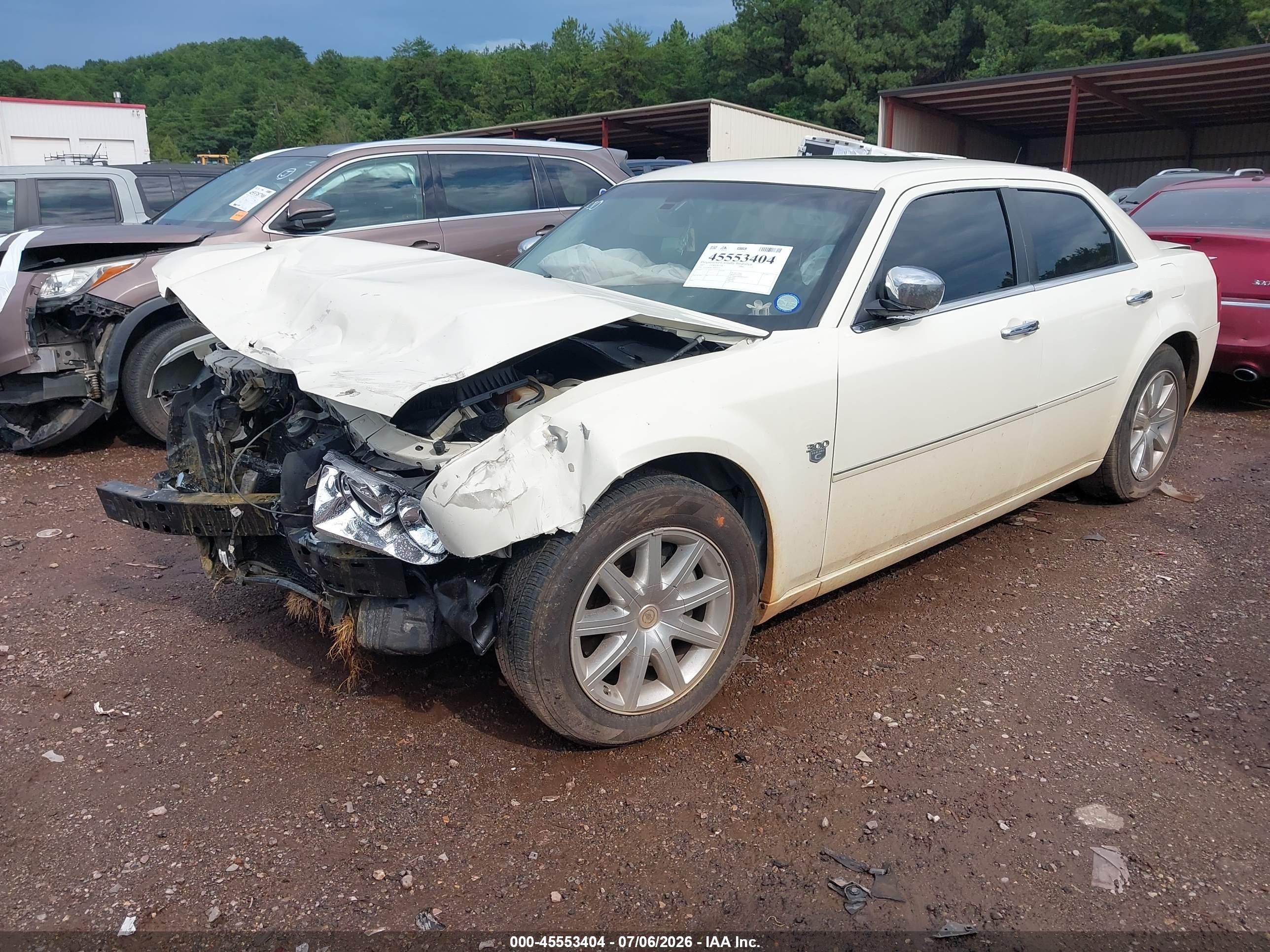 2007 Chrysler 300c   White vin: 2C3LA63H17H855072