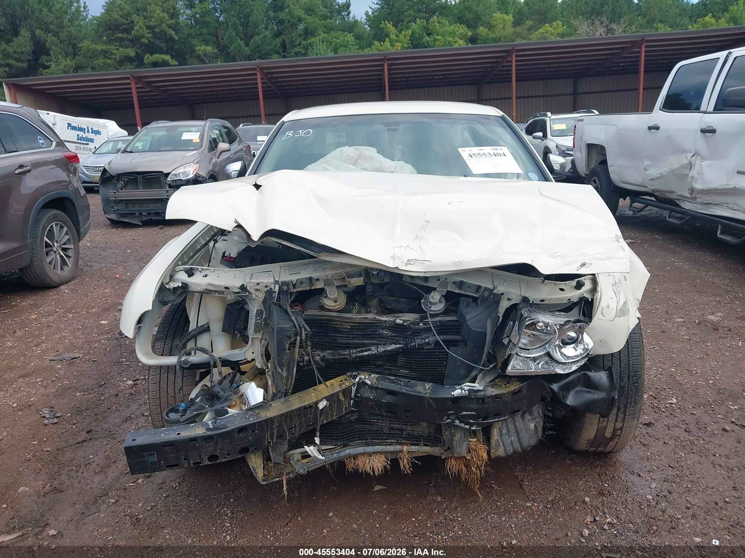 2007 Chrysler 300c   White vin: 2C3LA63H17H855072