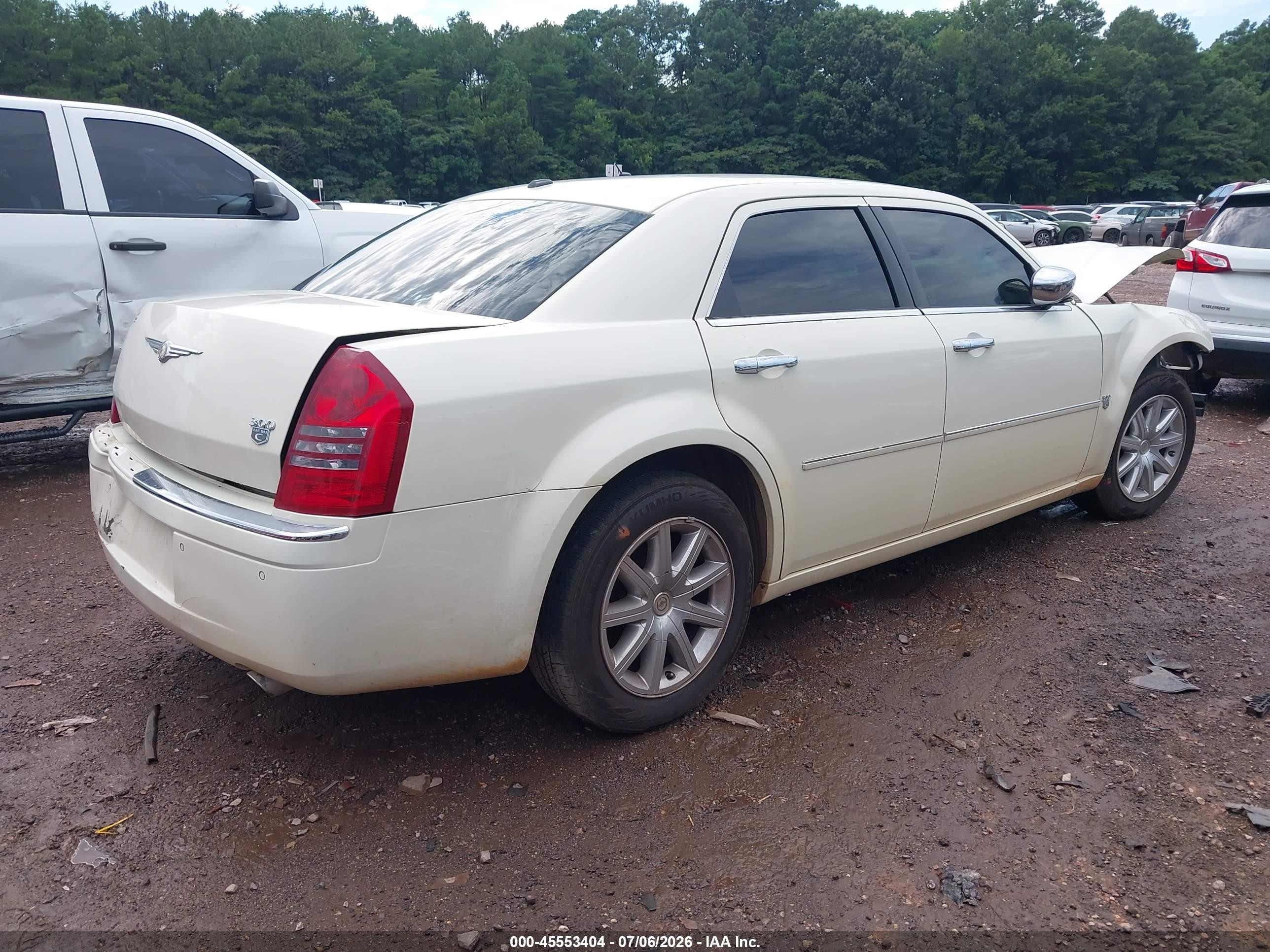 2007 Chrysler 300c   White vin: 2C3LA63H17H855072