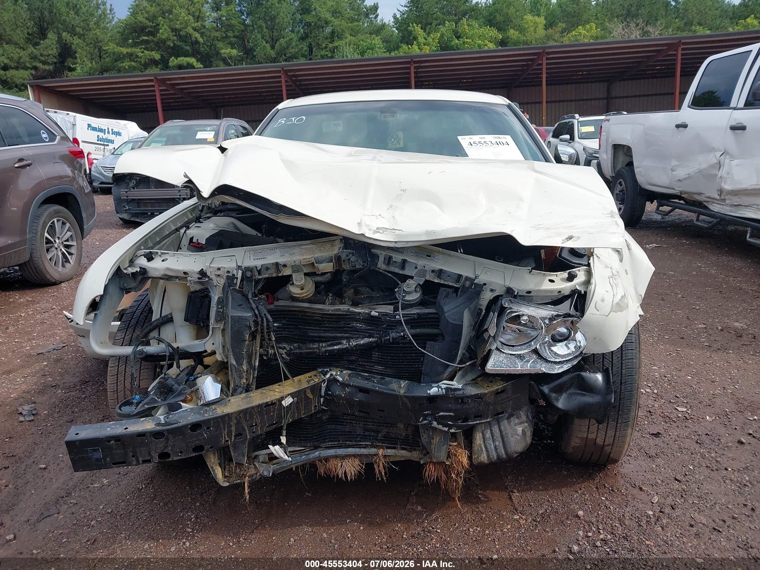 2007 Chrysler 300c   White vin: 2C3LA63H17H855072