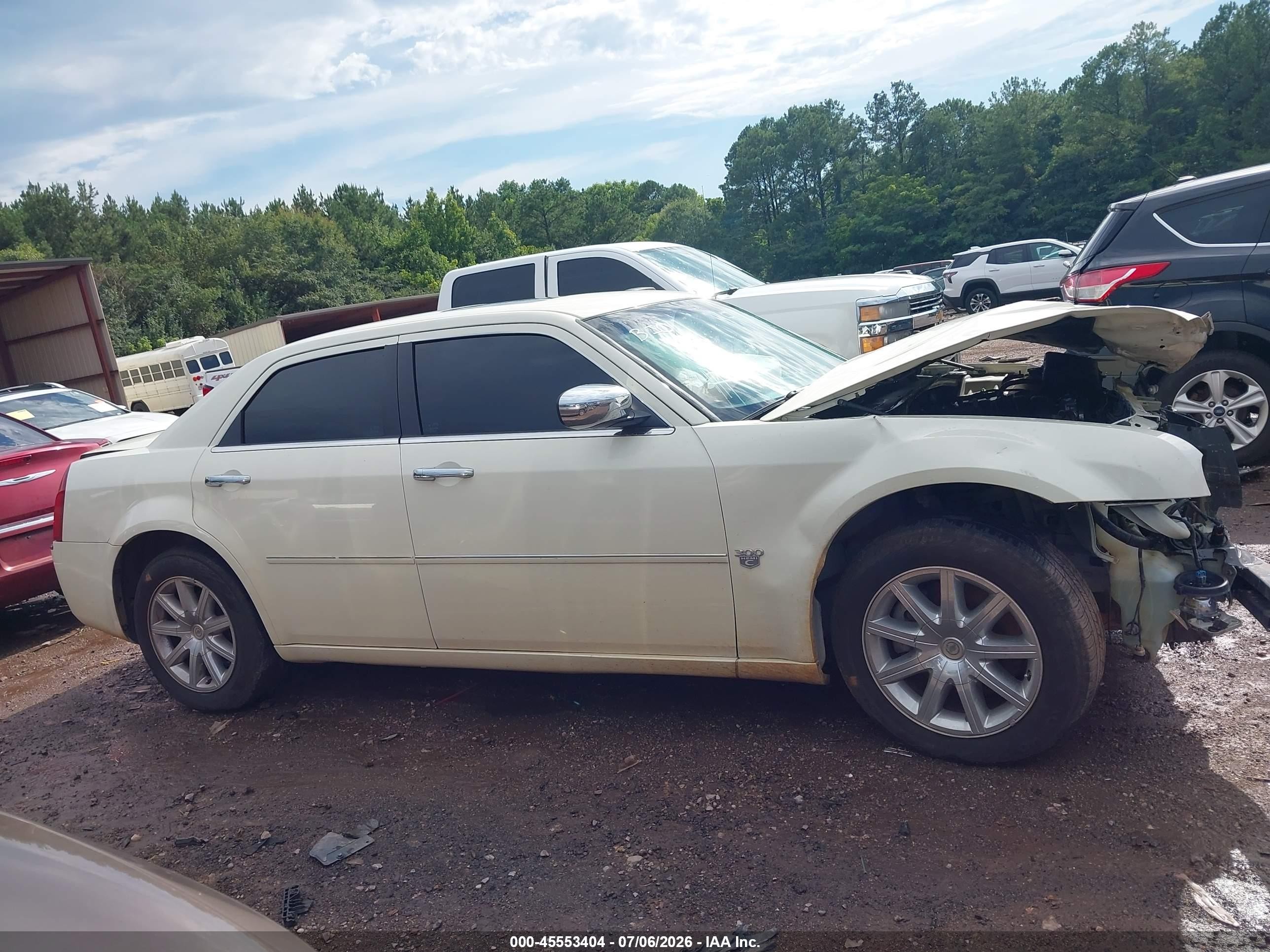 2007 Chrysler 300c   White vin: 2C3LA63H17H855072