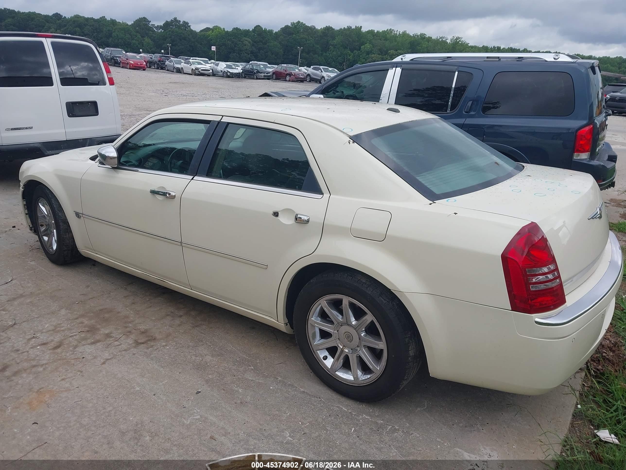 2006 Chrysler 300c   Cream vin: 2C3LA63H26H247138