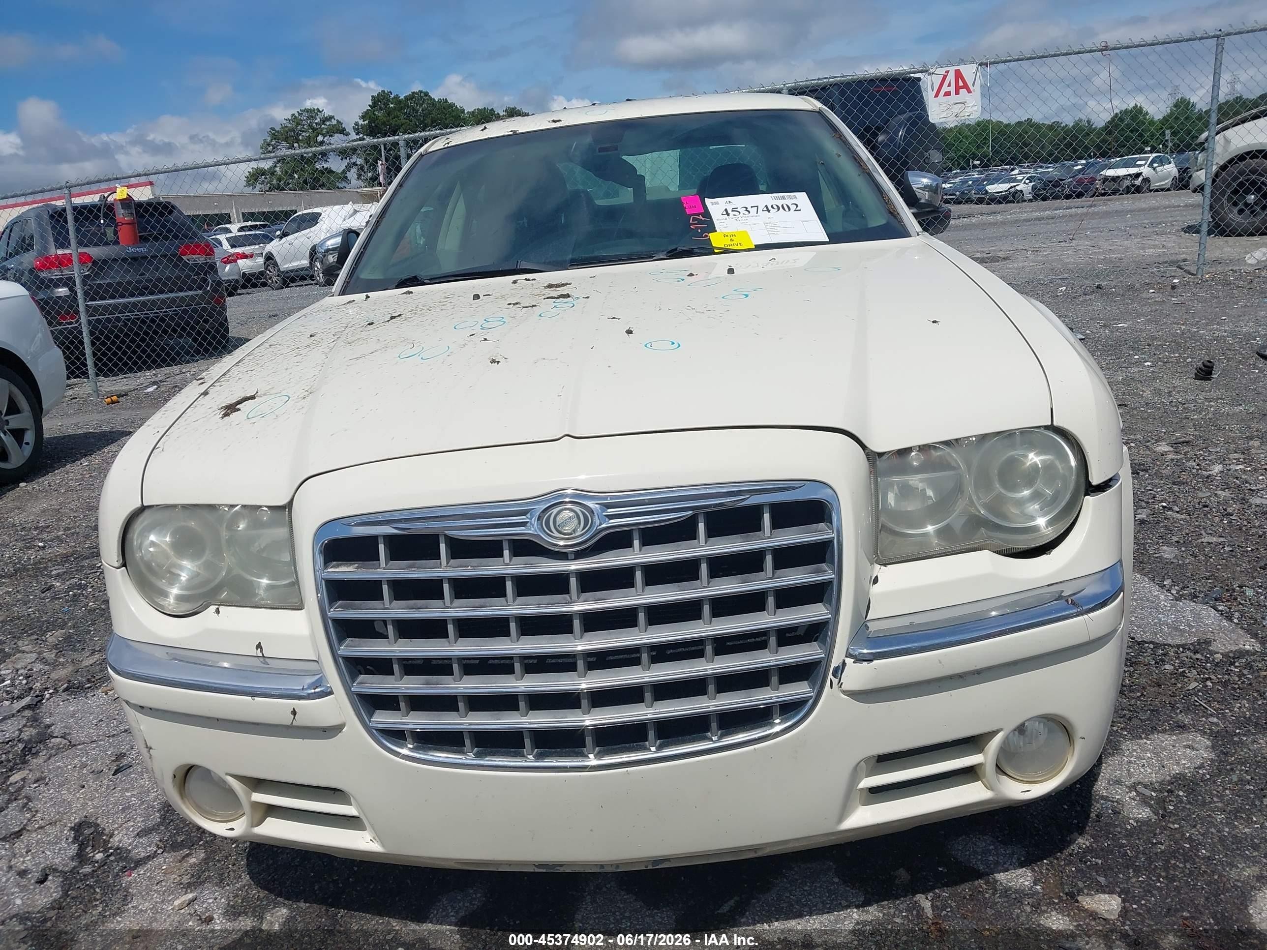 2006 Chrysler 300c   Cream vin: 2C3LA63H26H247138