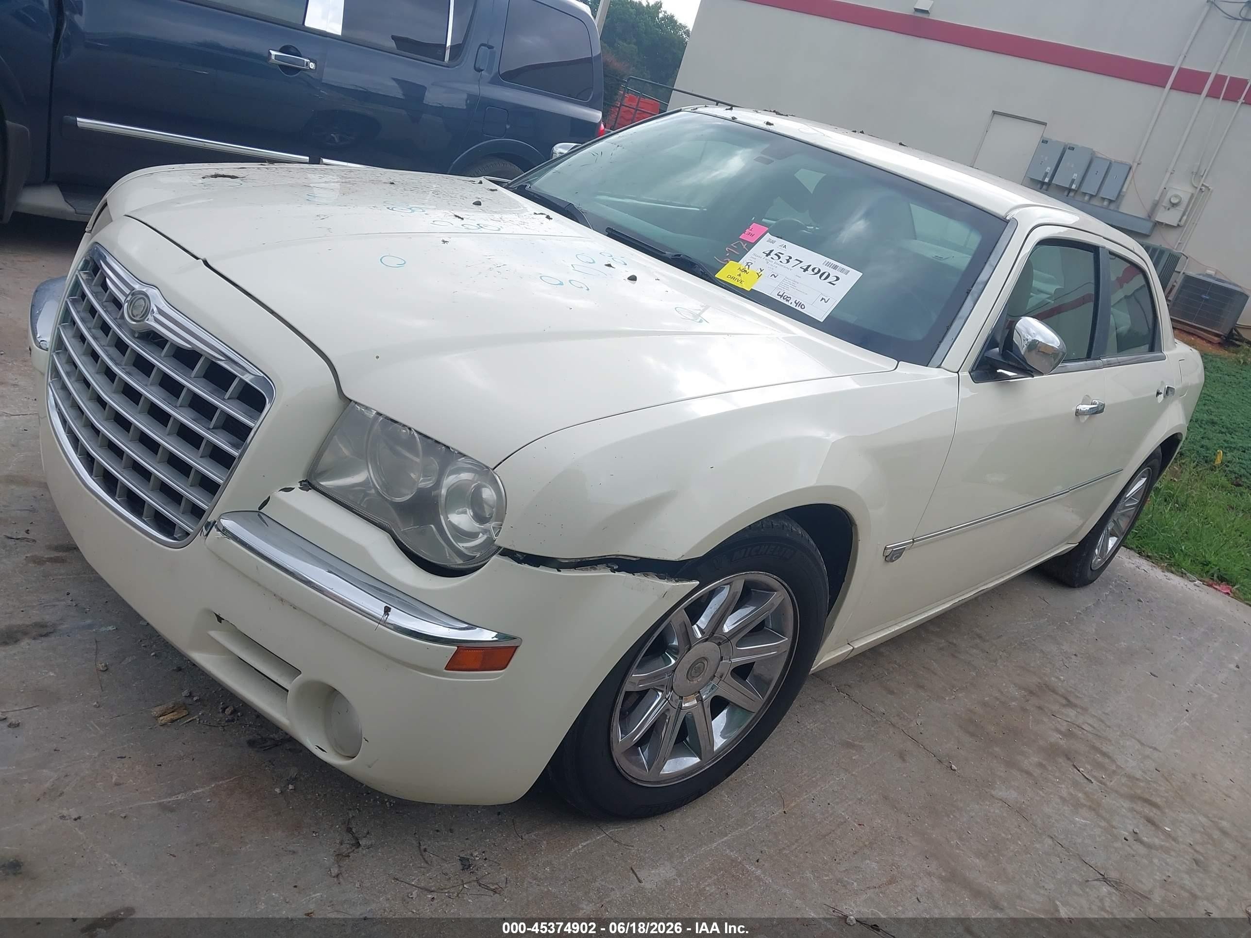 2006 Chrysler 300c   Cream vin: 2C3LA63H26H247138