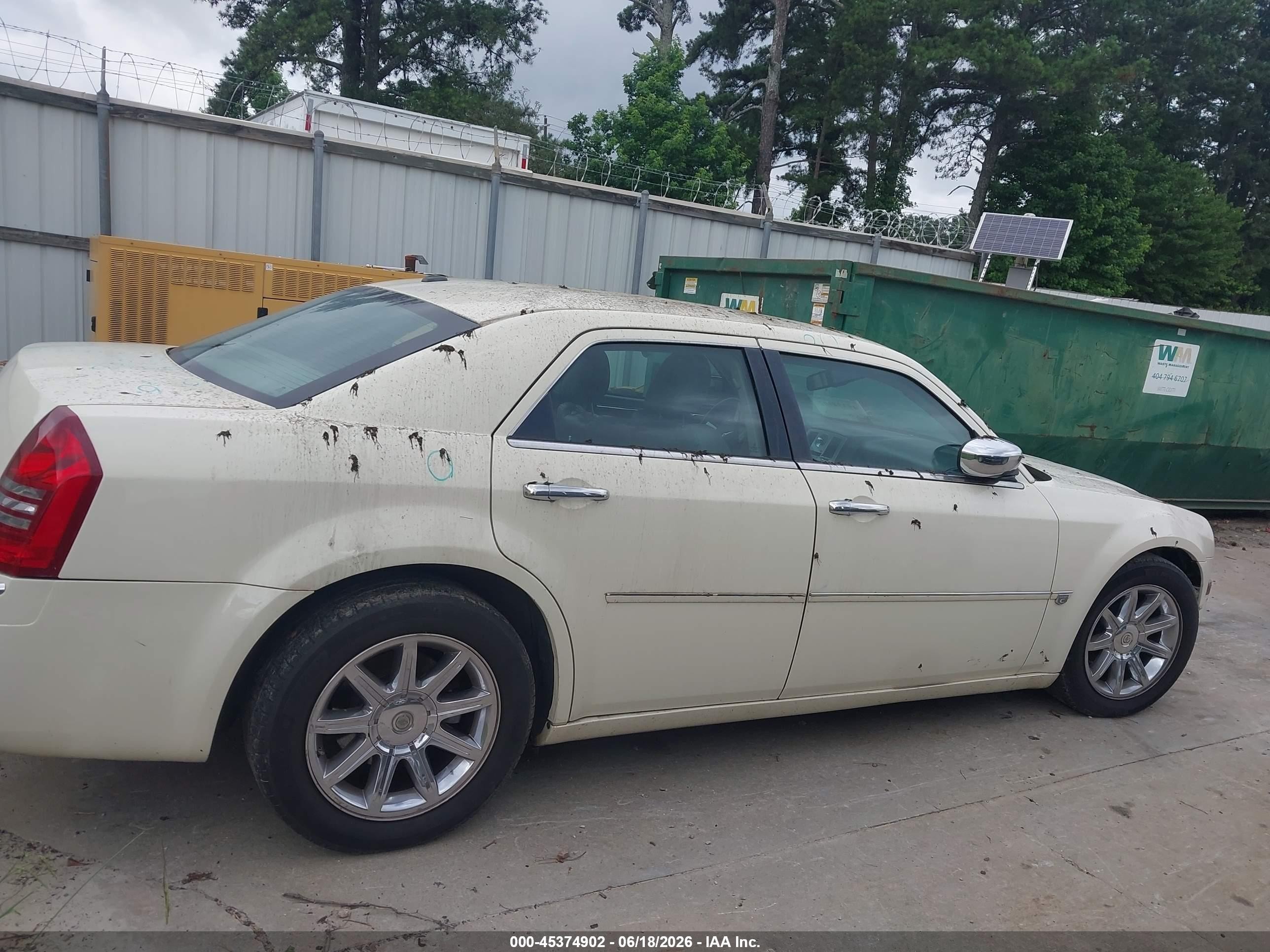 2006 Chrysler 300c   Cream vin: 2C3LA63H26H247138