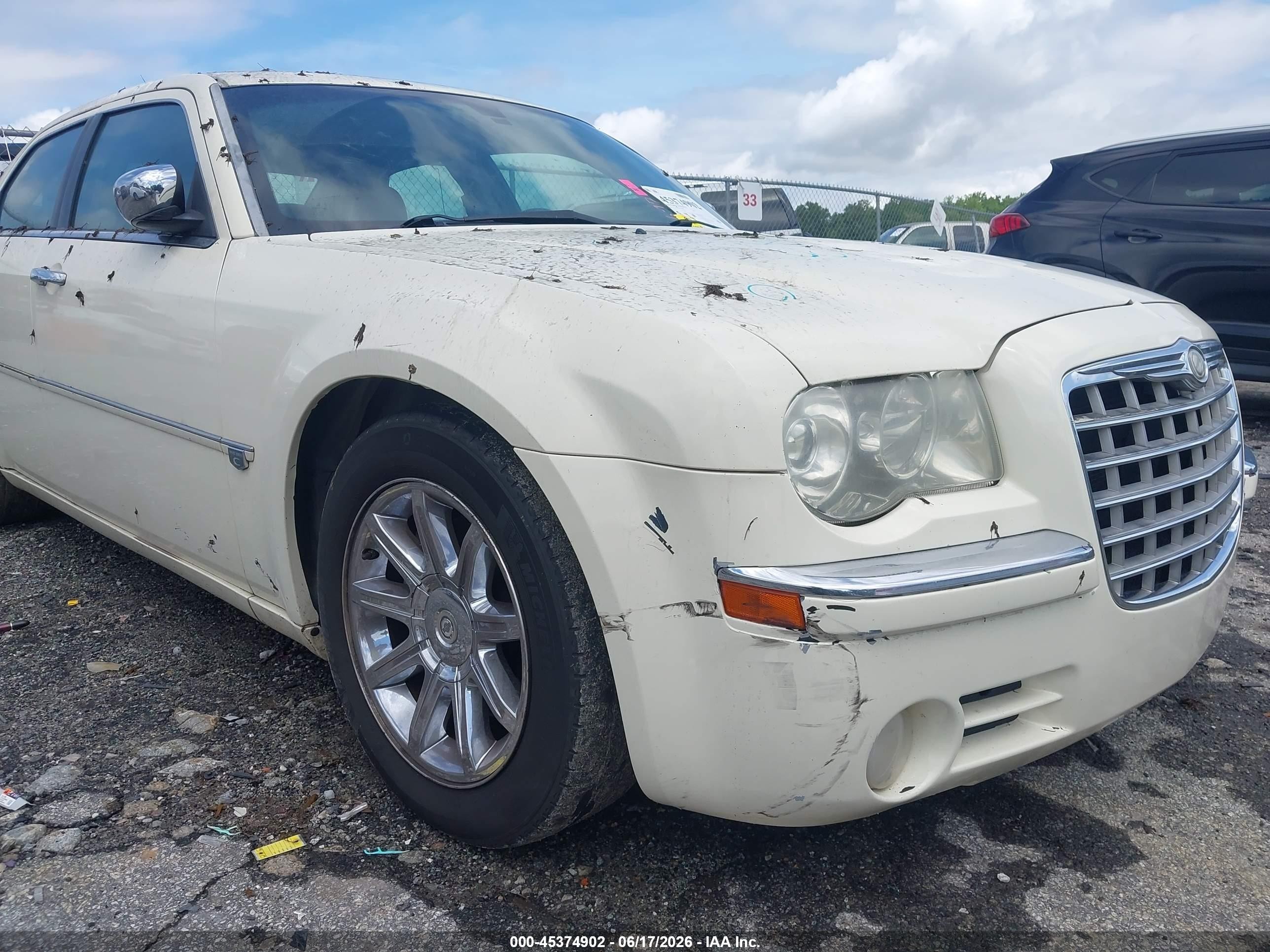 2006 Chrysler 300c   Cream vin: 2C3LA63H26H247138
