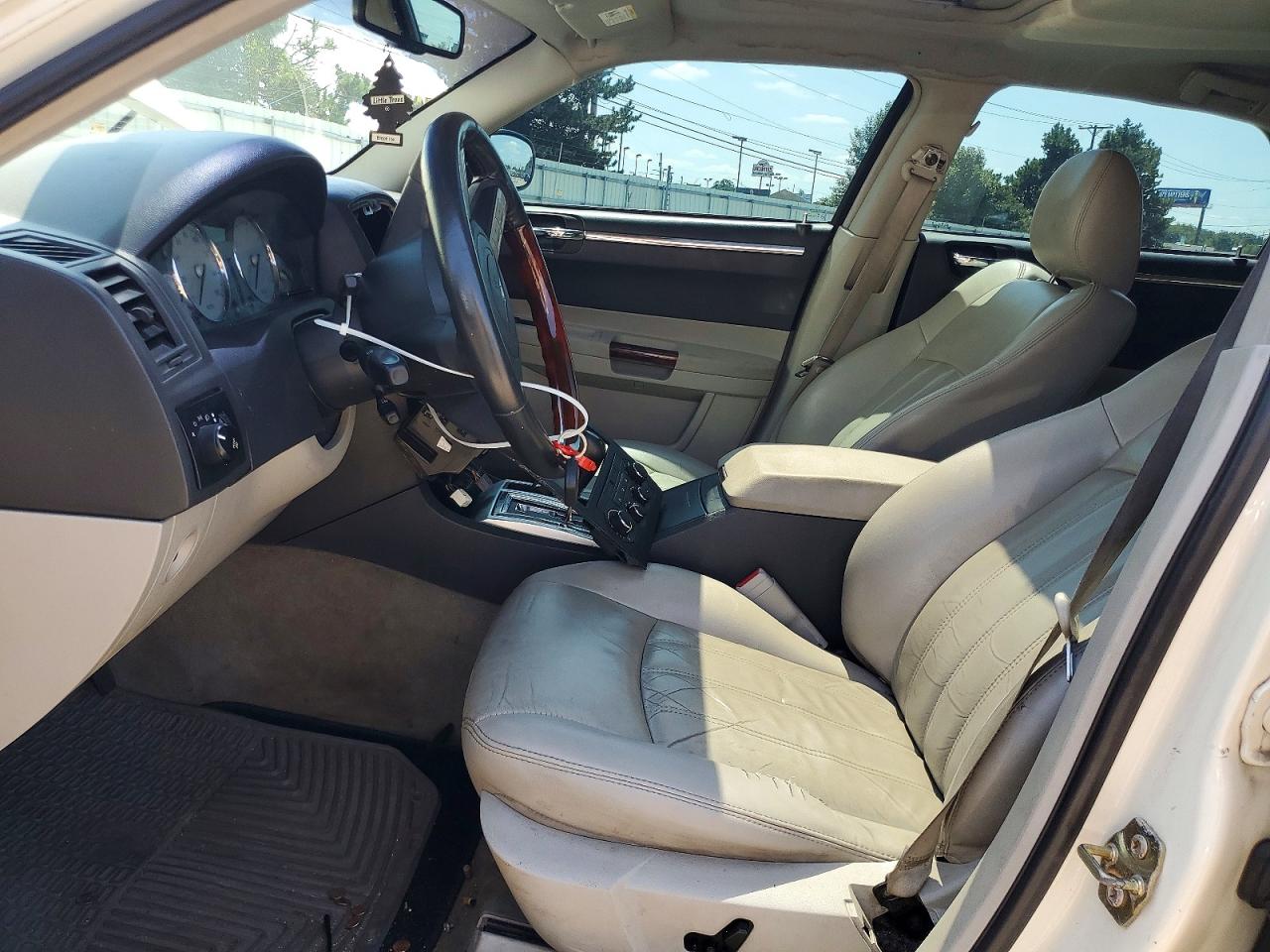2006 Chrysler 300c Cream vin: 2C3LA63H46H297930