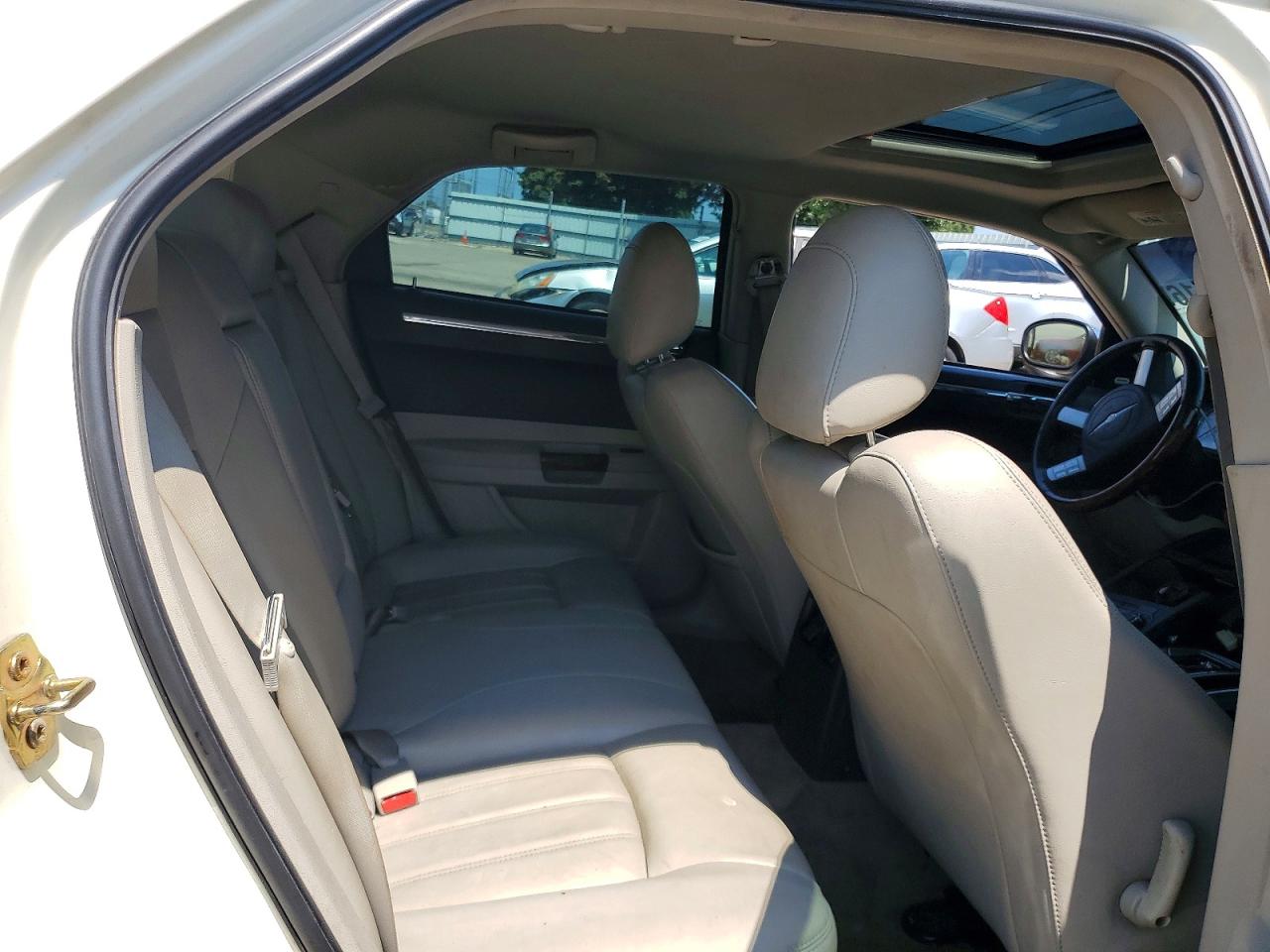 2006 Chrysler 300c Cream vin: 2C3LA63H46H297930