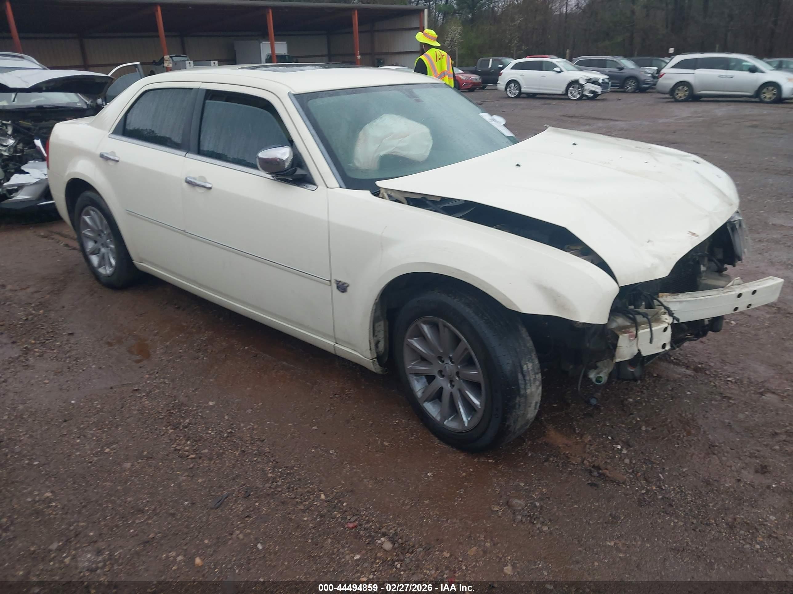 2007 Chrysler 300c   Cream vin: 2C3LA63H47H871637