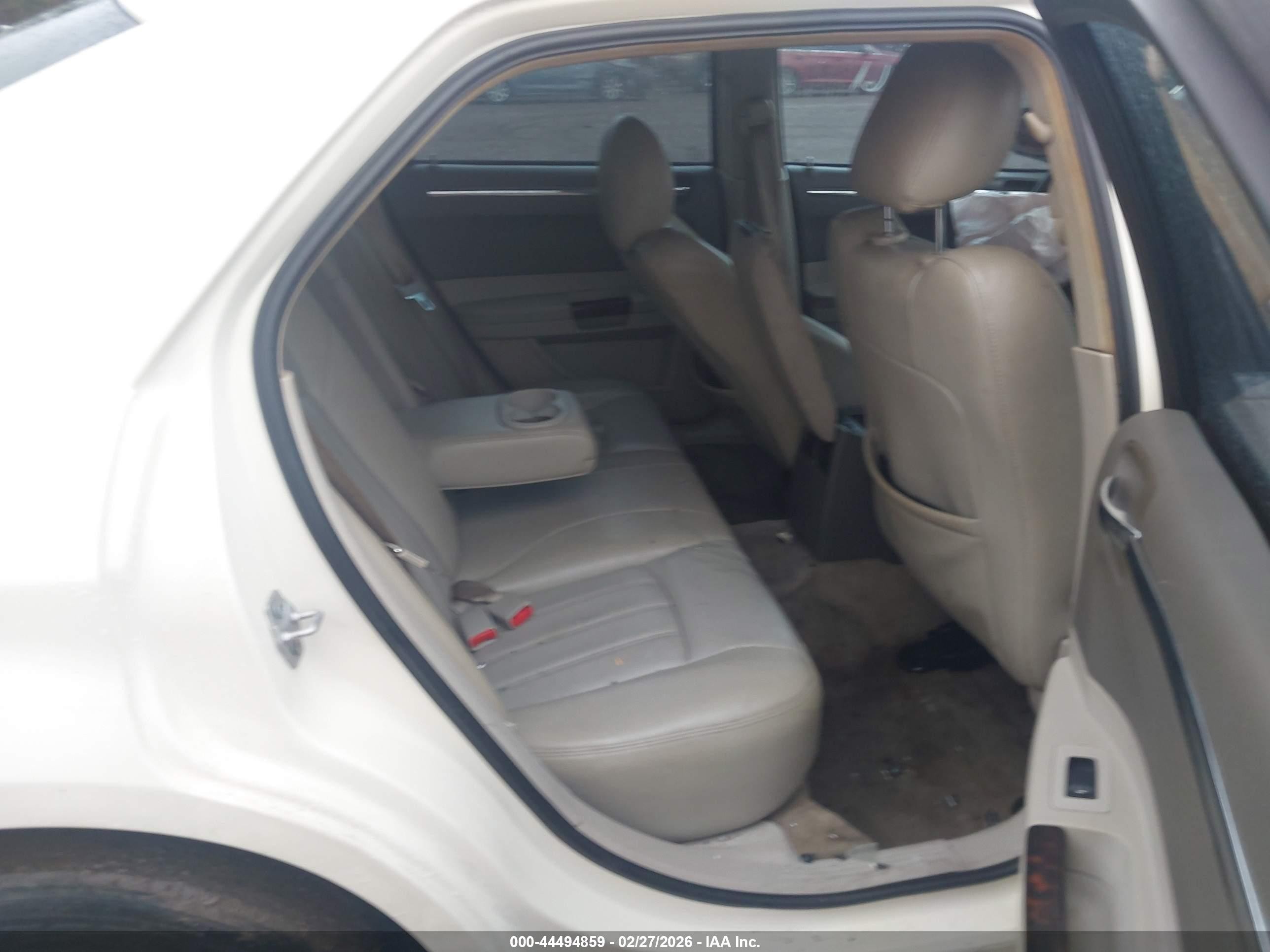 2007 Chrysler 300c   Cream vin: 2C3LA63H47H871637
