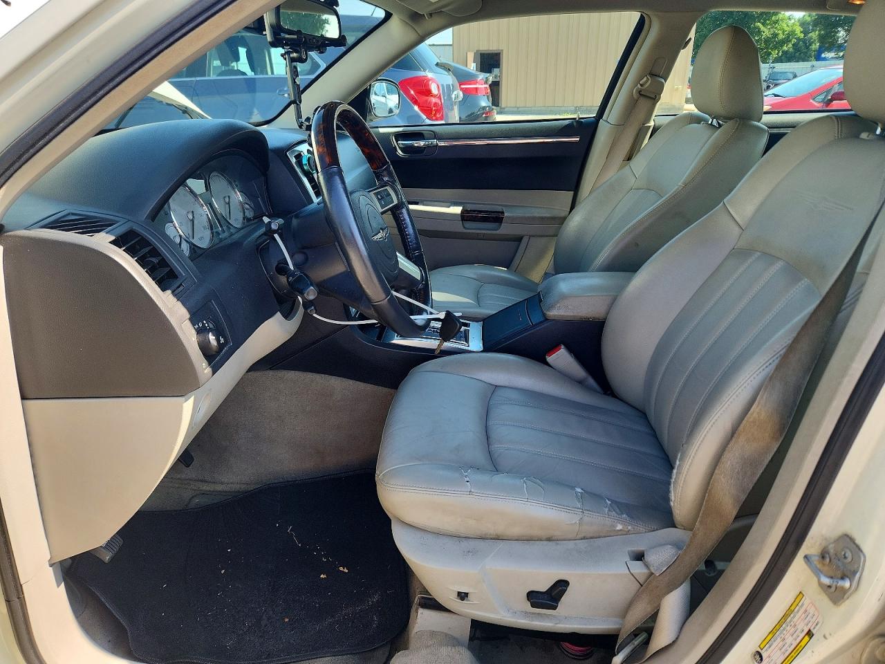 2007 Chrysler 300c Beige vin: 2C3LA63H47H876823