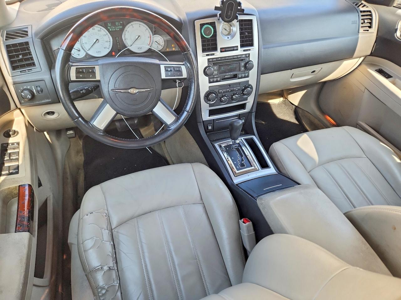 2007 Chrysler 300c Beige vin: 2C3LA63H47H876823