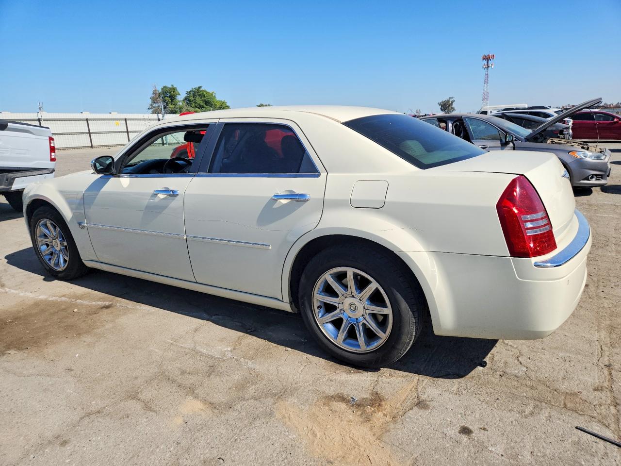 2006 Chrysler 300c White vin: 2C3LA63H56H439492