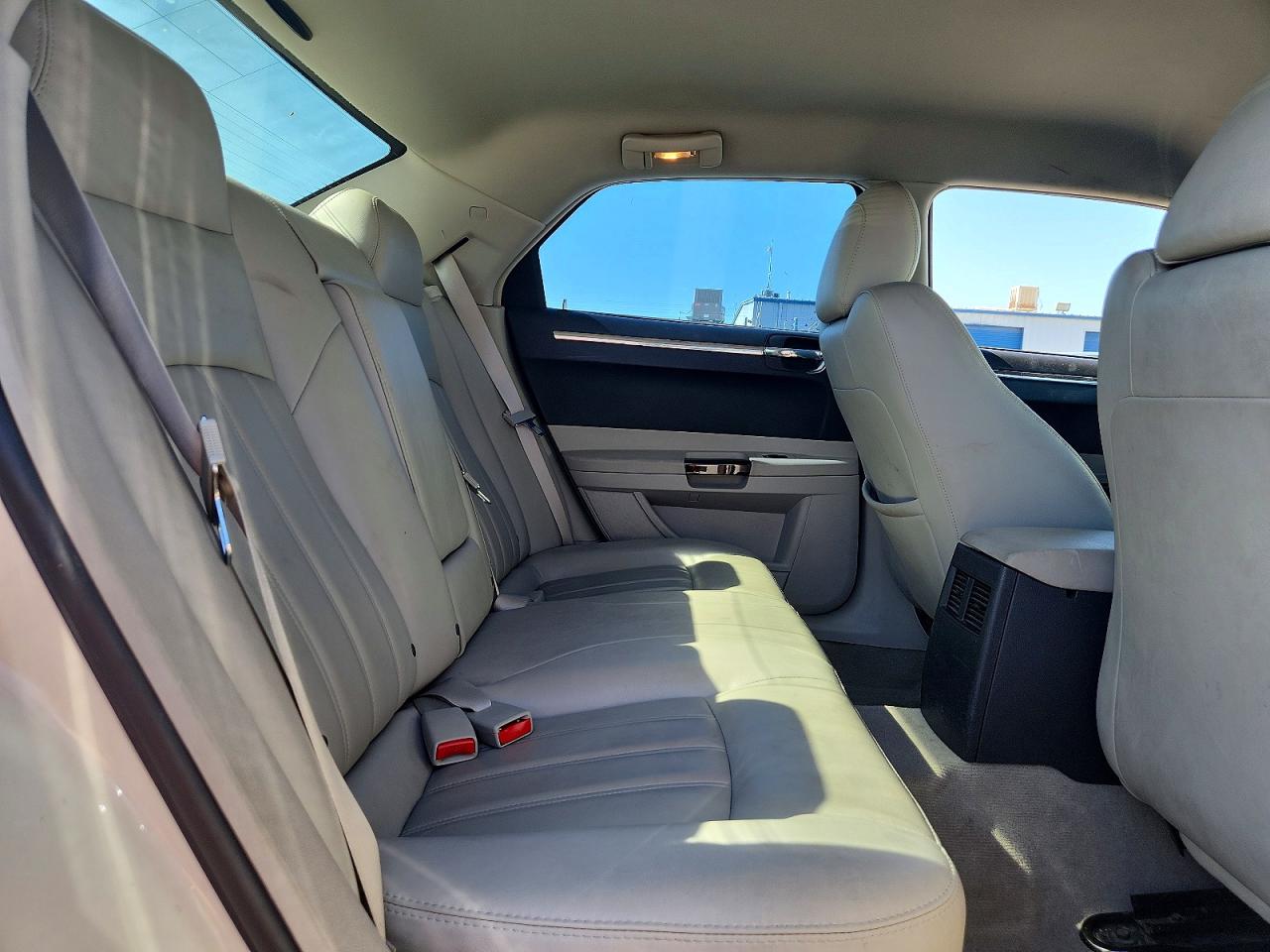 2006 Chrysler 300c White vin: 2C3LA63H56H439492