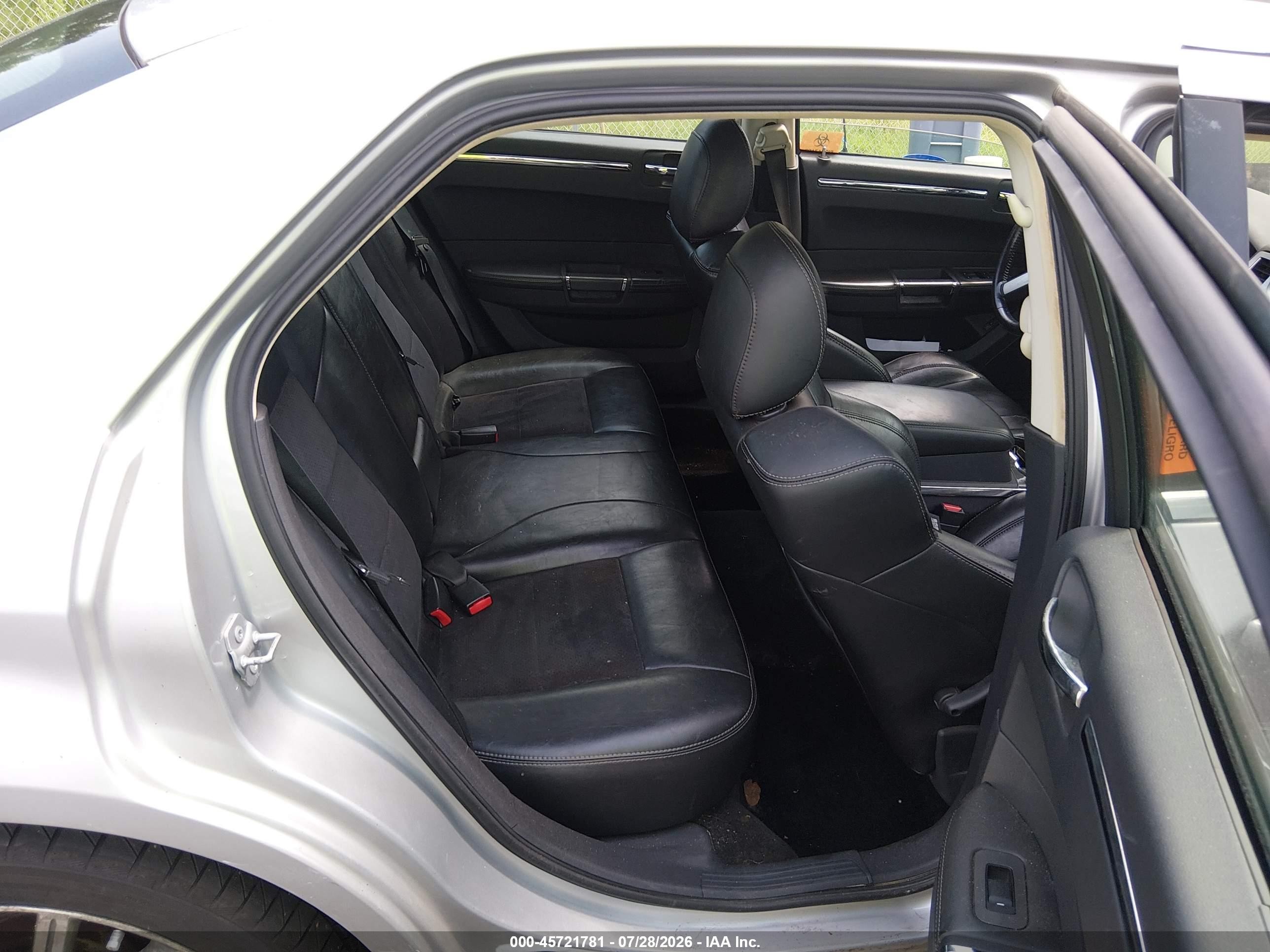 2008 Chrysler 300c Hemi Silver vin: 2C3LA63H58H139230