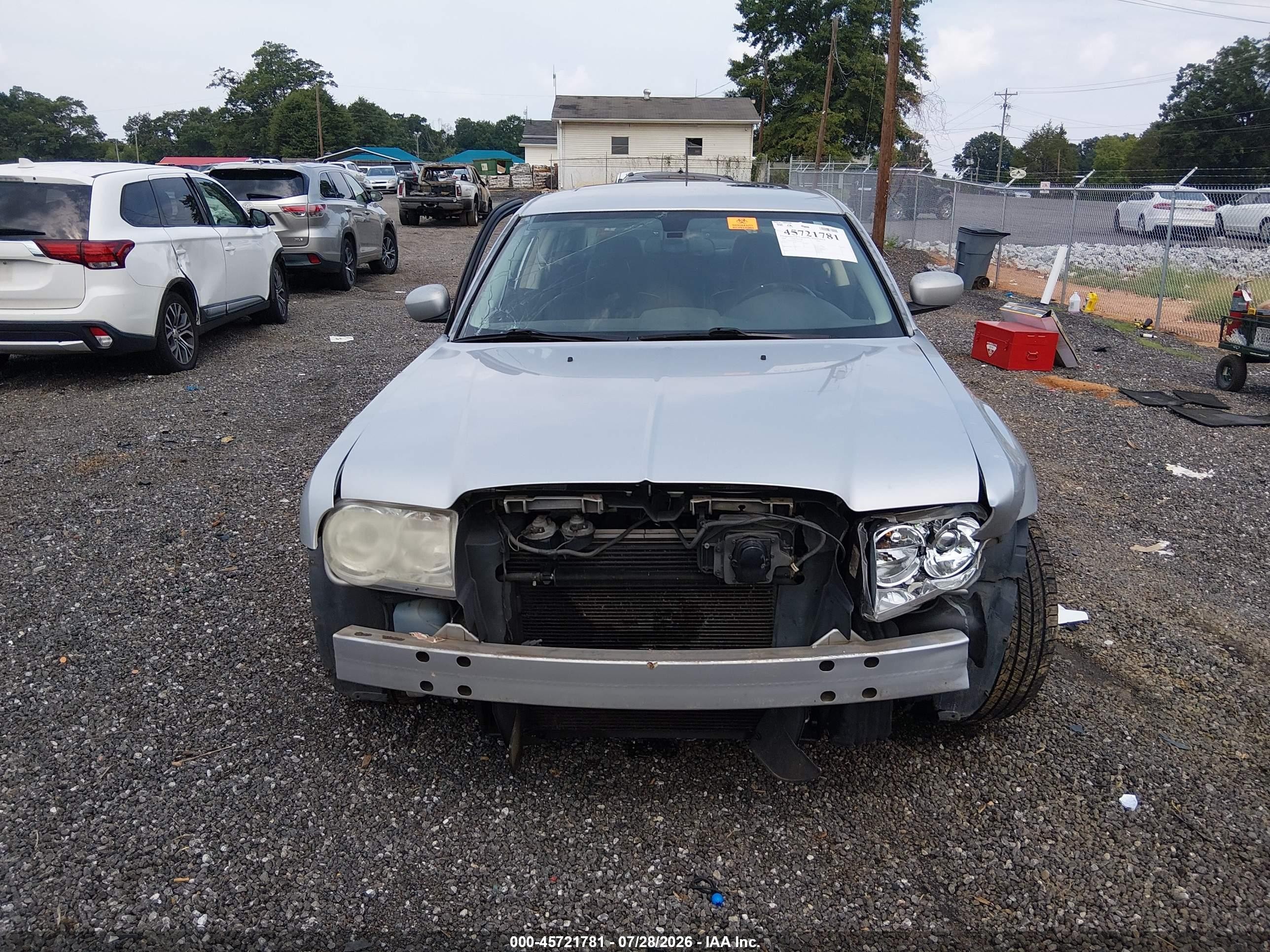 2008 Chrysler 300c Hemi Silver vin: 2C3LA63H58H139230