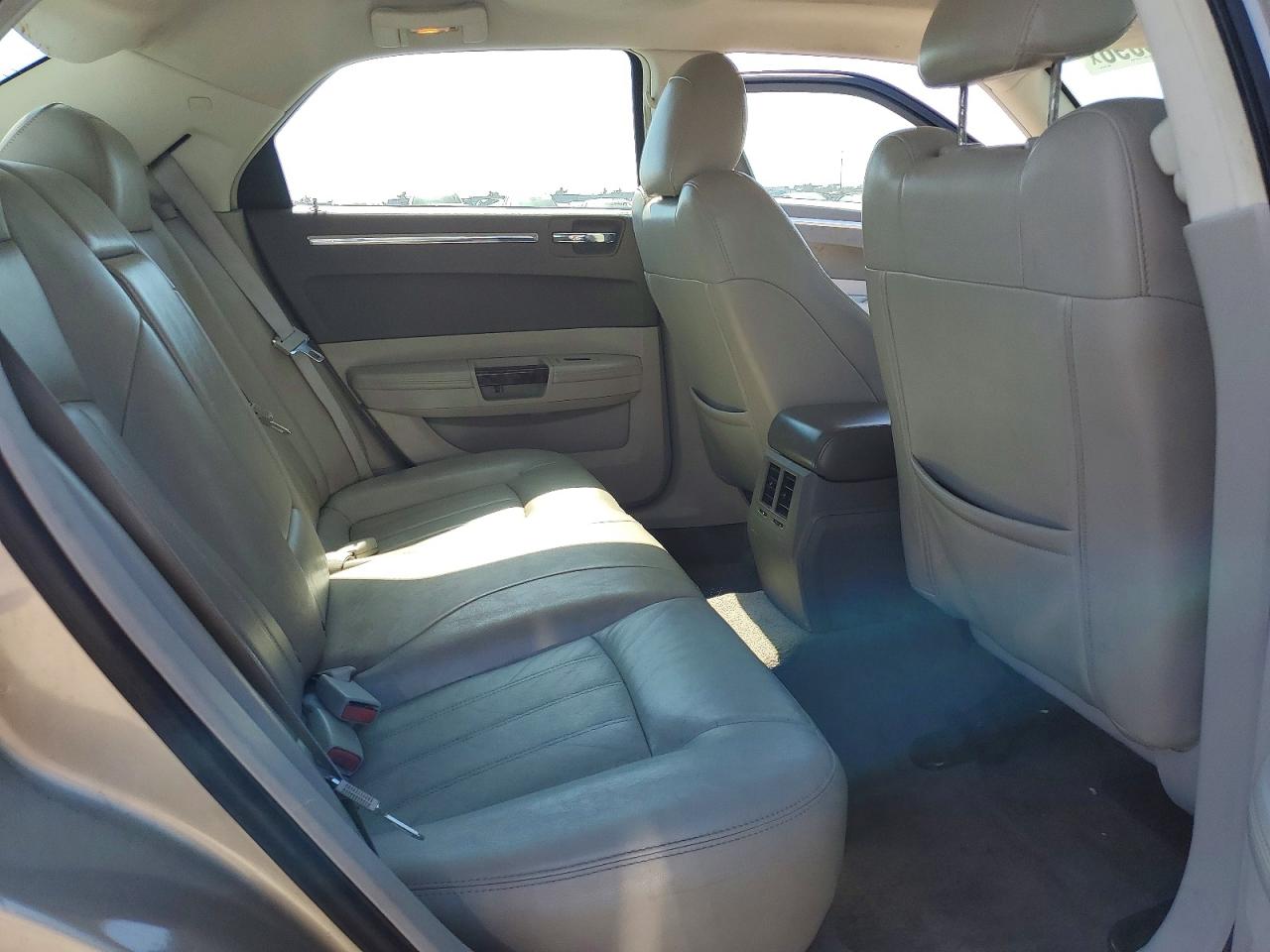 2008 Chrysler 300c Gold vin: 2C3LA63H58H281707