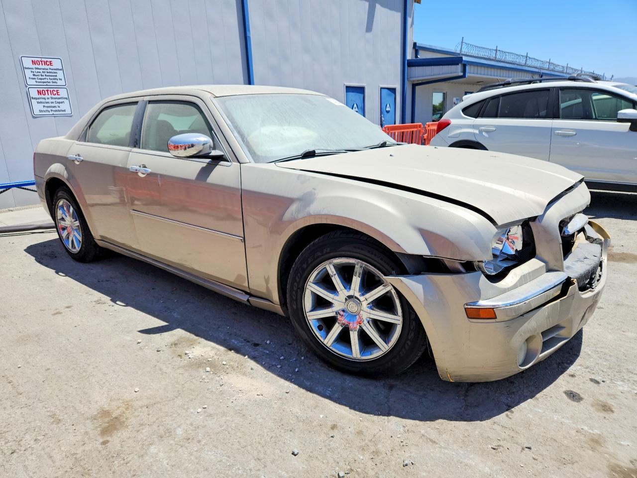 2008 Chrysler 300c Gold vin: 2C3LA63H58H281707