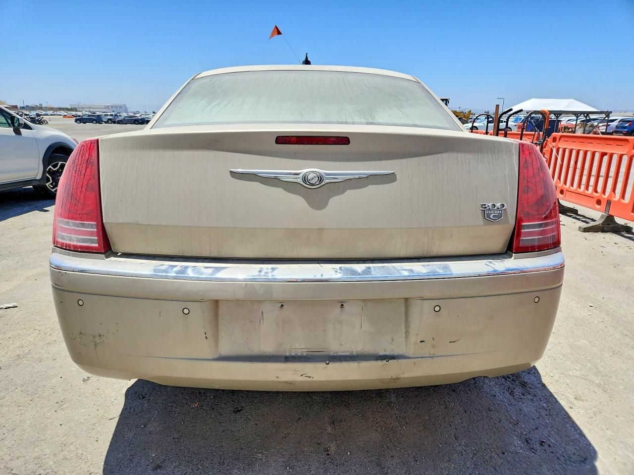 2008 Chrysler 300c Gold vin: 2C3LA63H58H281707
