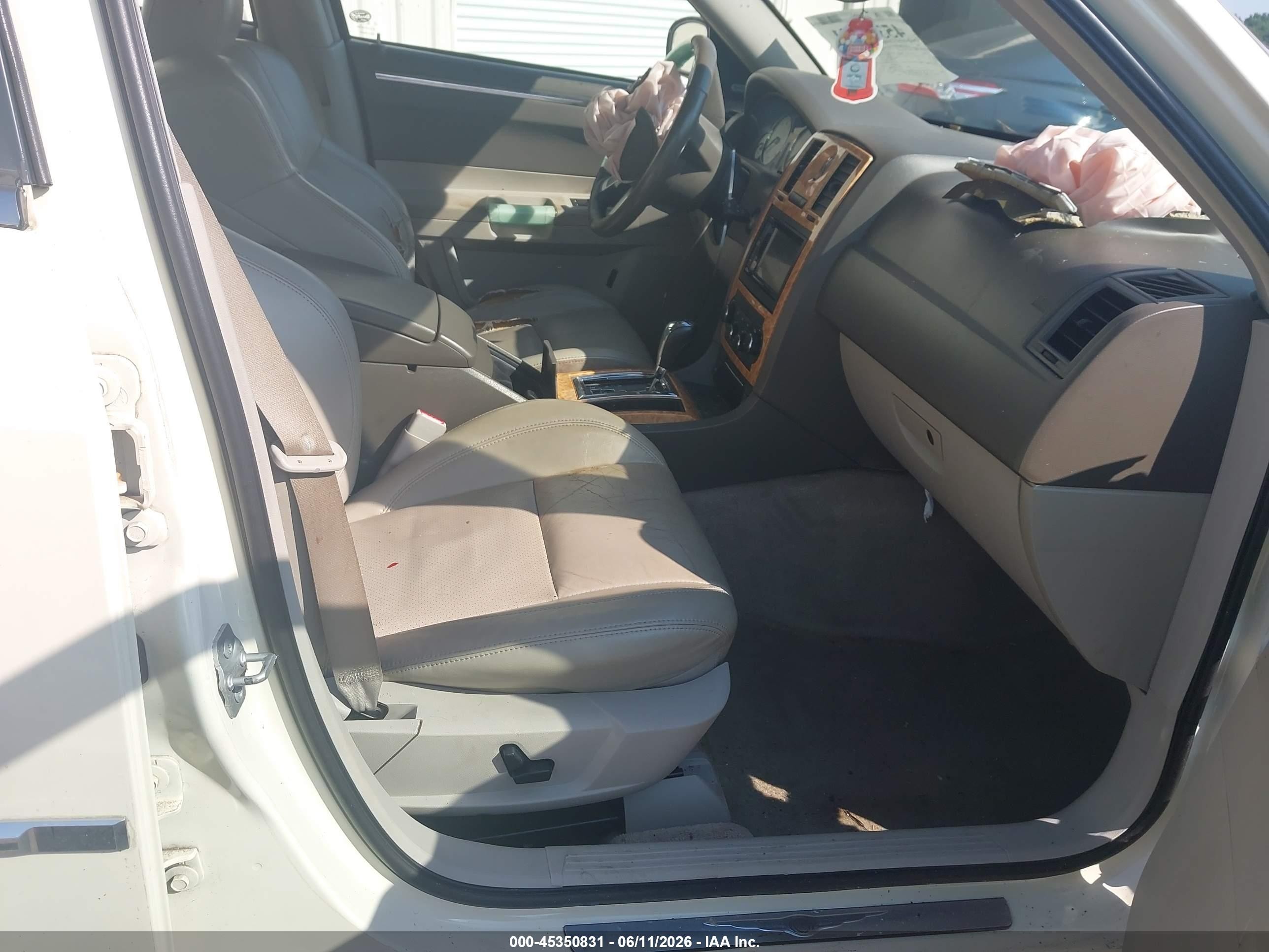 2007 Chrysler 300c   Желто-коричневый vin: 2C3LA63H67H825422