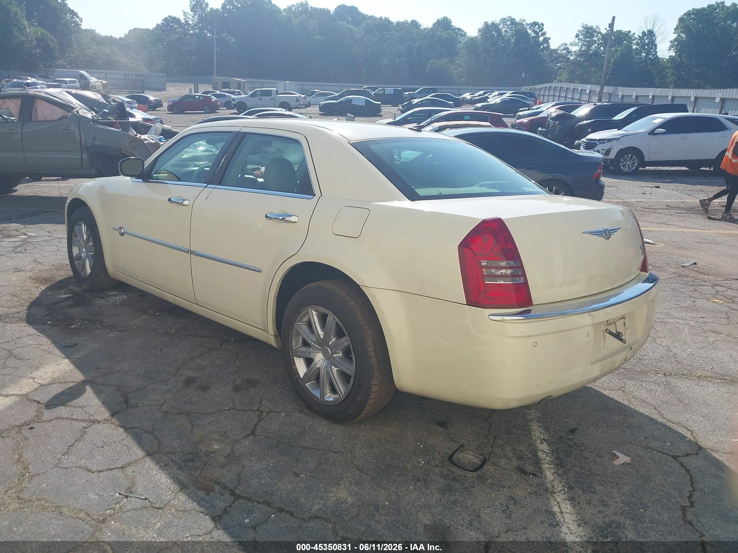 2007 Chrysler 300c   Желто-коричневый vin: 2C3LA63H67H825422