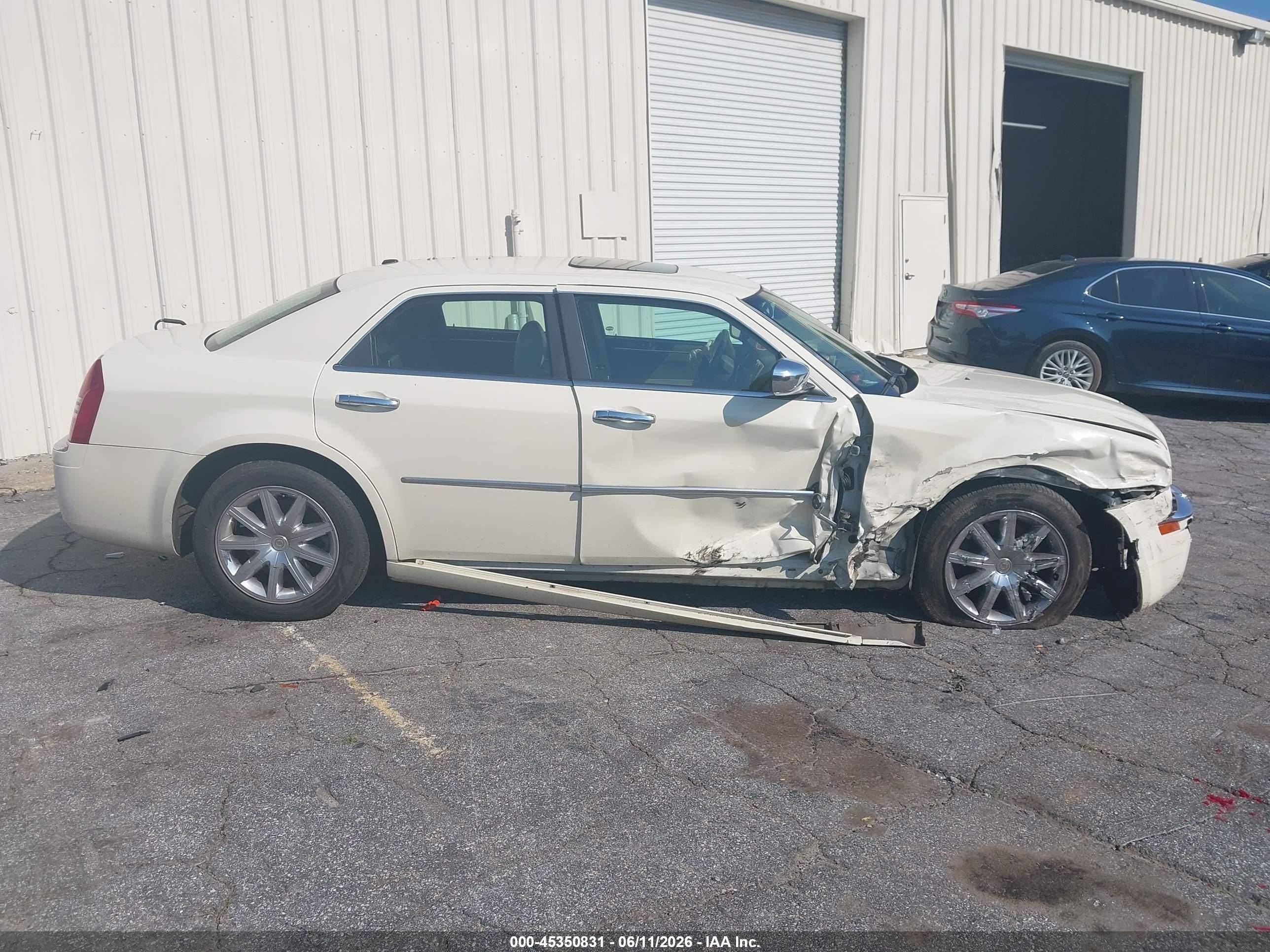 2007 Chrysler 300c   Желто-коричневый vin: 2C3LA63H67H825422