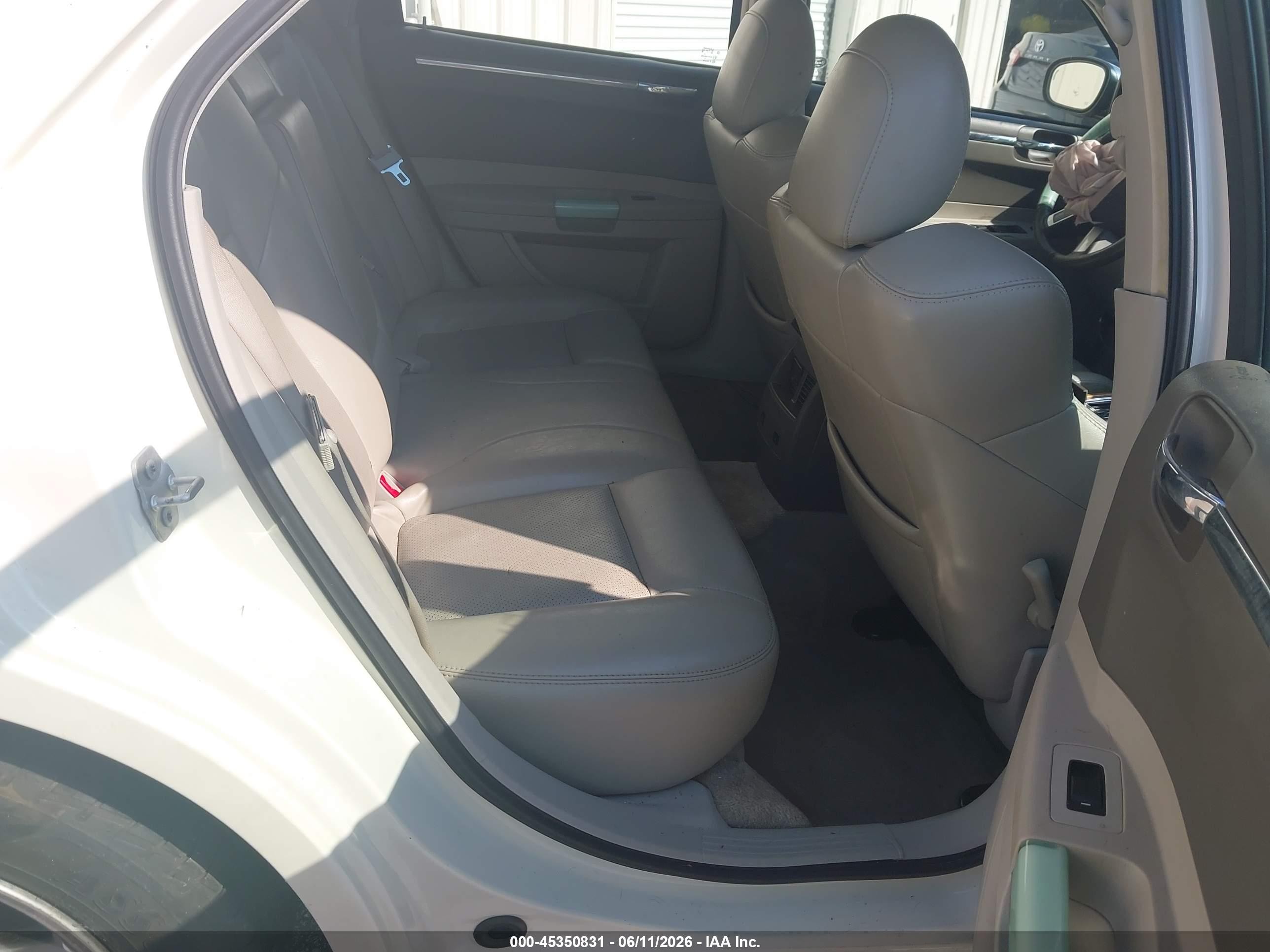 2007 Chrysler 300c   Желто-коричневый vin: 2C3LA63H67H825422