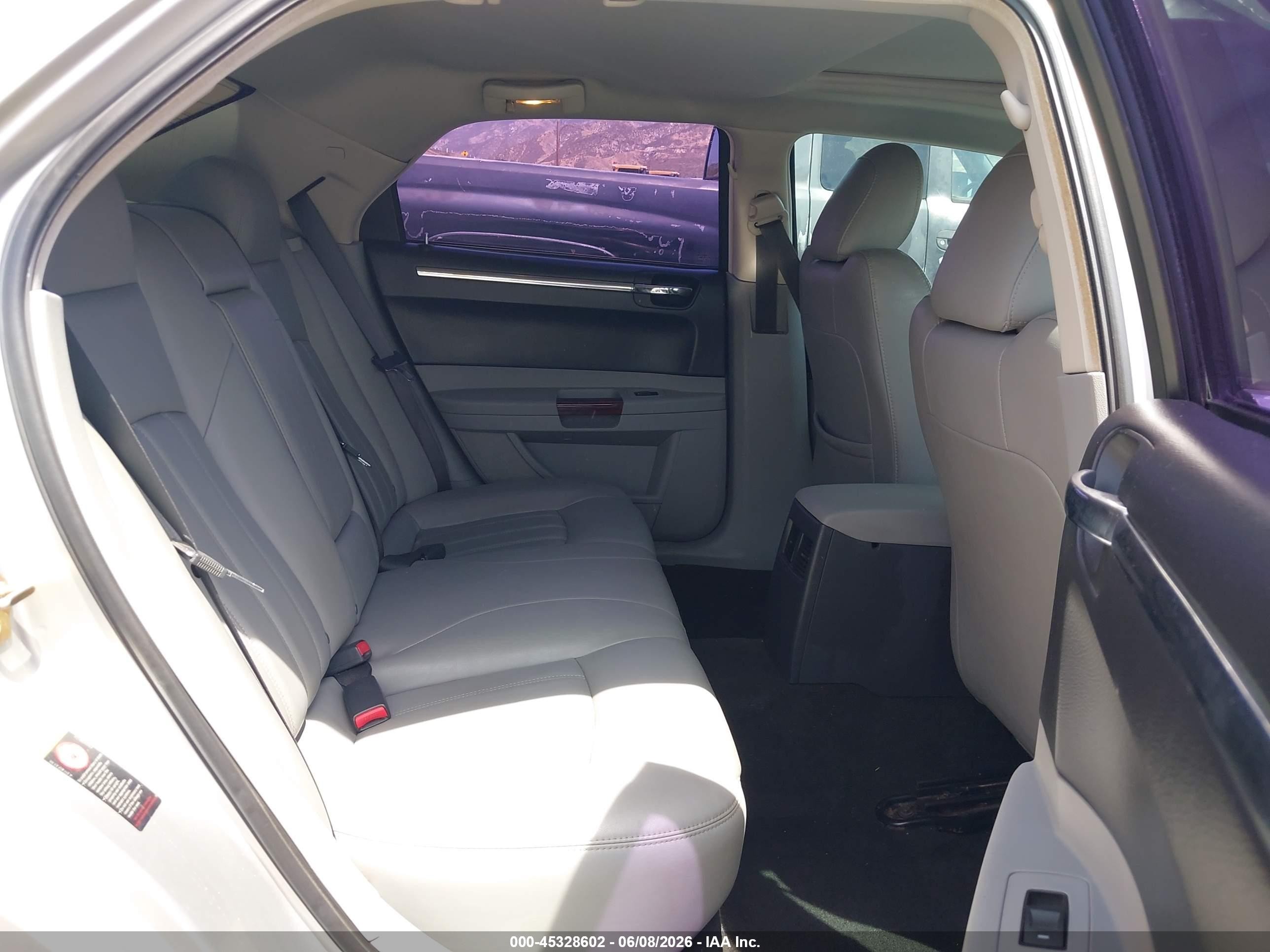 2006 Chrysler 300c   Silver vin: 2C3LA63H76H202339