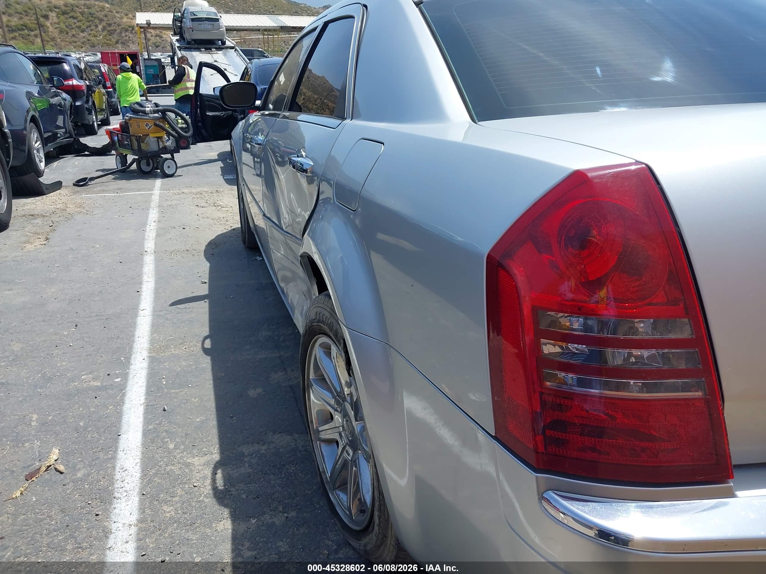 2006 Chrysler 300c   Silver vin: 2C3LA63H76H202339