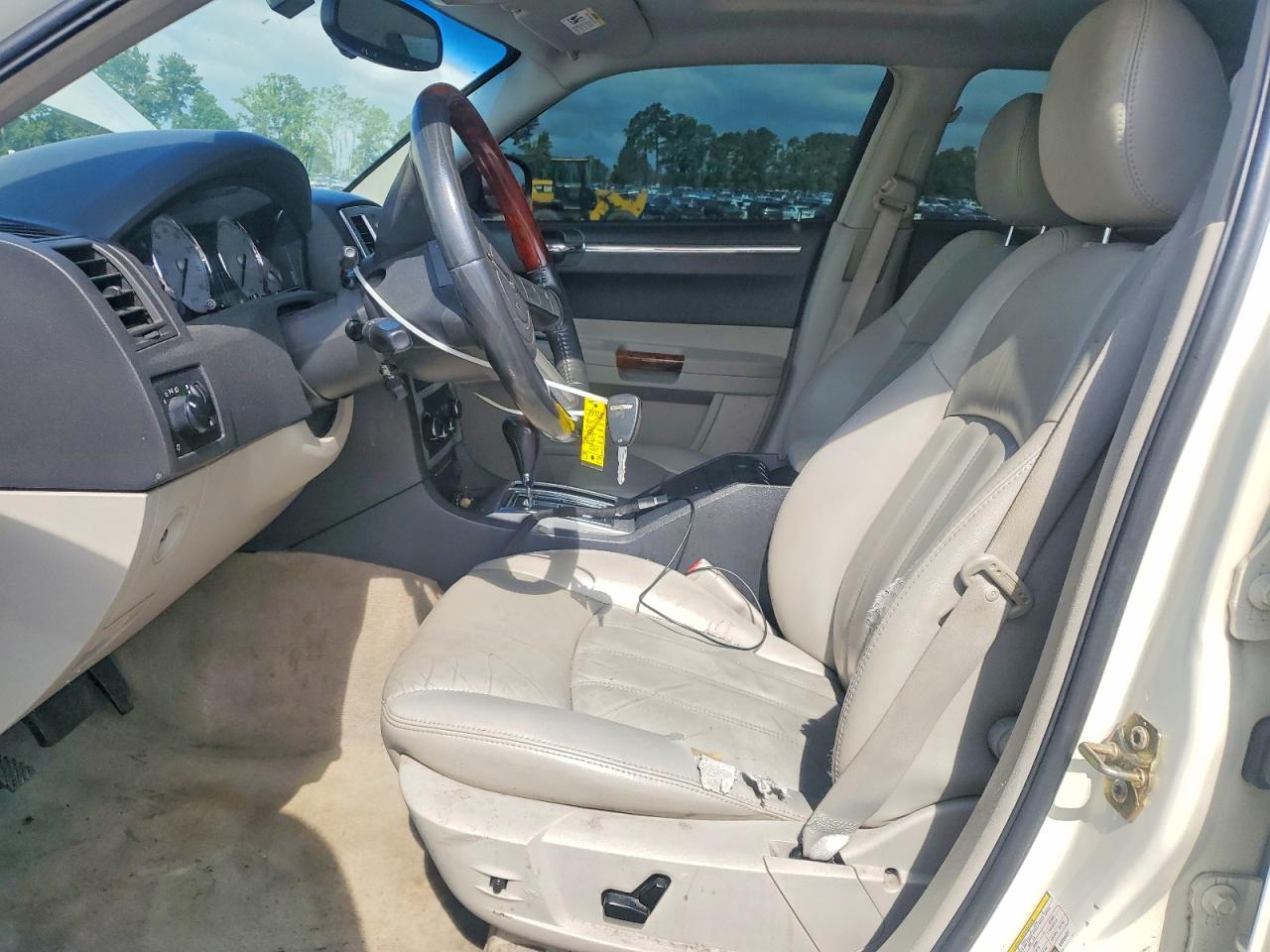 2006 Chrysler 300c Cream vin: 2C3LA63H76H365427